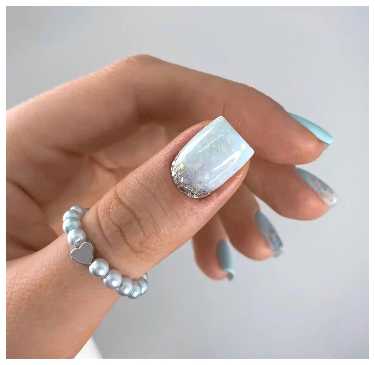 طراحی ناخن آبی روشن: ایده‌ها و نکات زیبا برای ناخن‌های شما