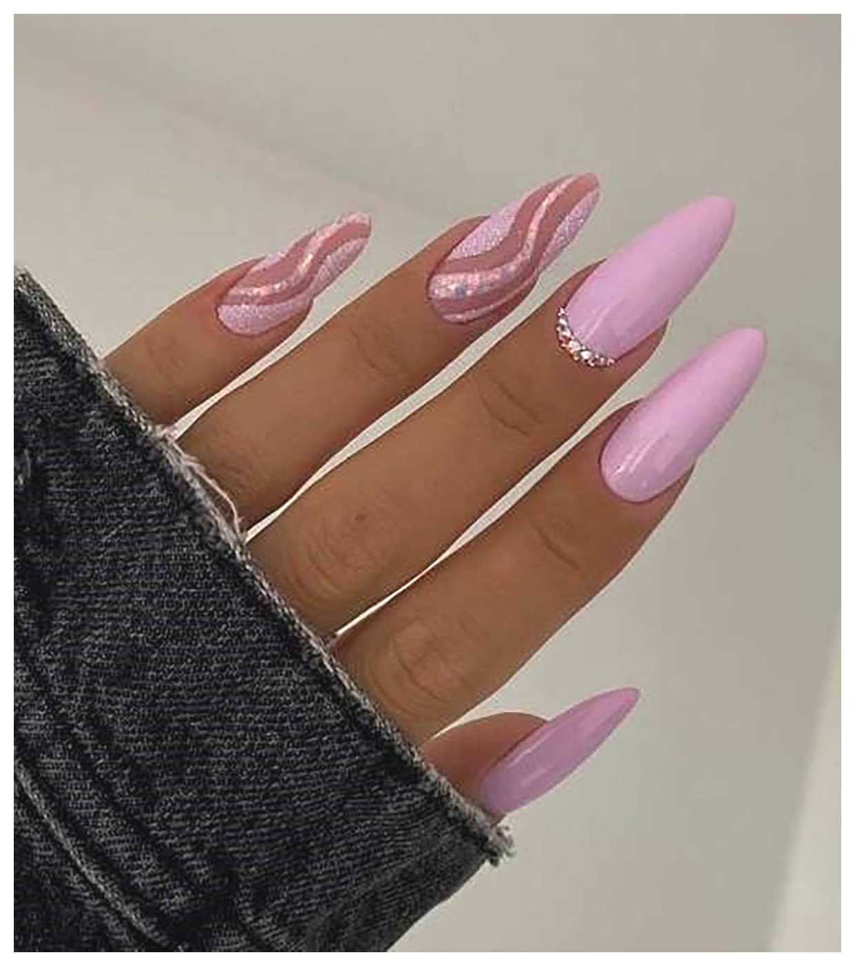 ایدههای خلاقانه برای طراحی ناخن بلند: زیبایی و جذابیت در دستان شما