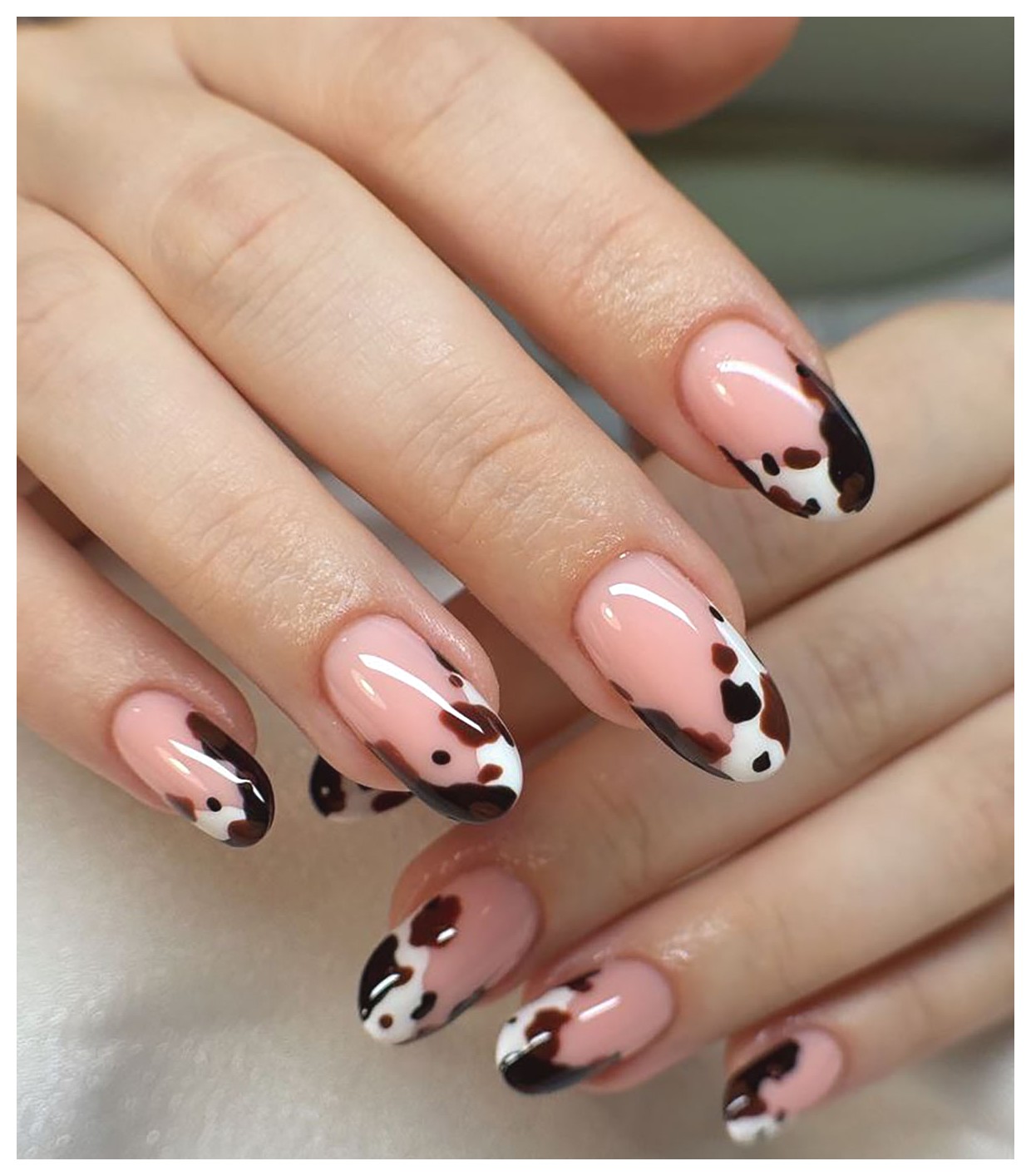 مدلهای طراحی ناخن: ایدههای زیبا و خلاقانه