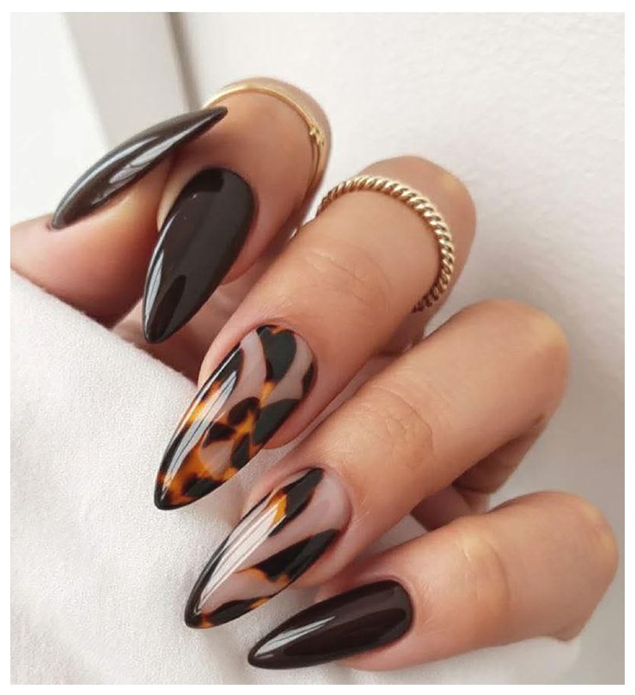 مدلهای طراحی ناخن: ایدههای زیبا و خلاقانه