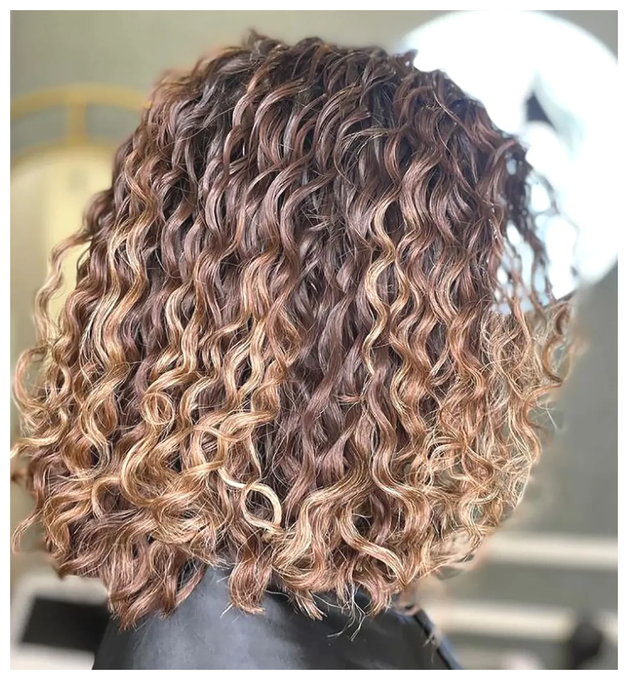 موه‌های فر: راهنمای کامل برای مراقبت و زیبایی