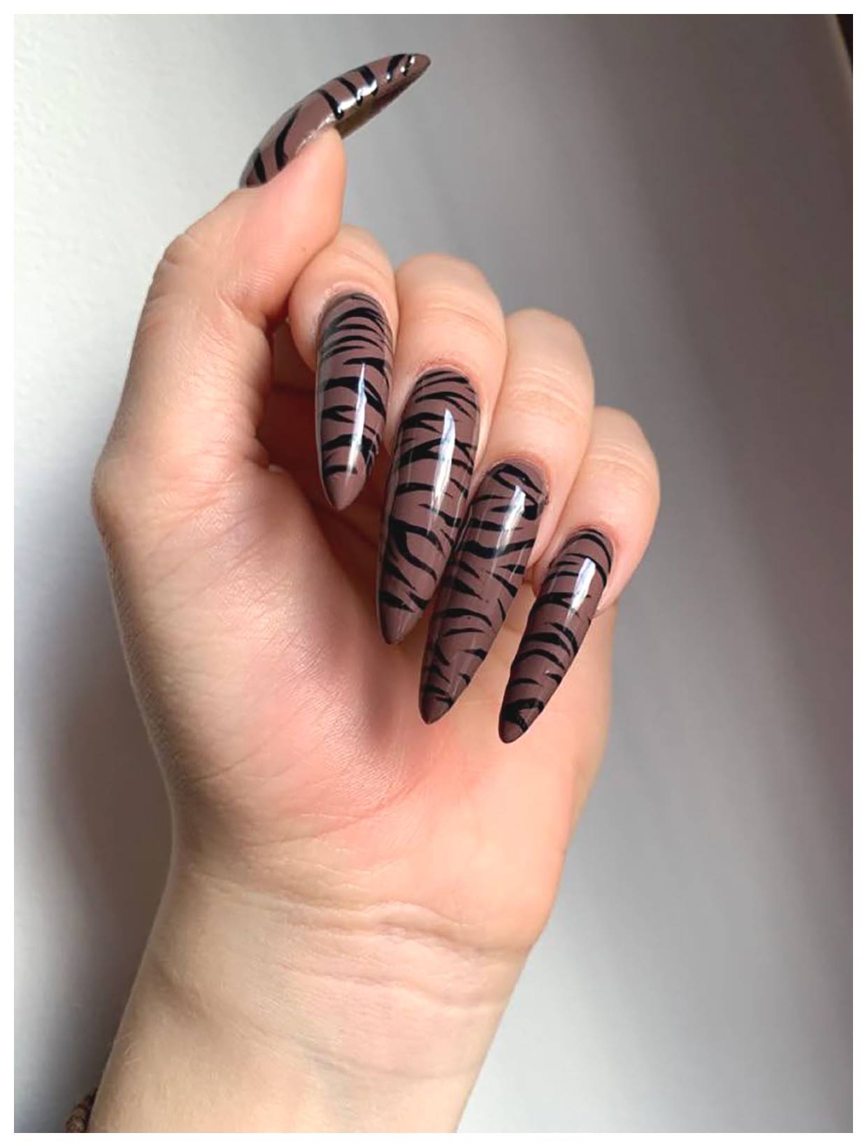 چگونه ناخن‌های بلند و زیبا داشته باشیم؟