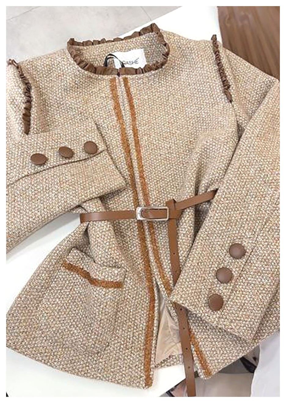 راهنمای انتخاب و ست کردن پالتو کوتاه زنانه