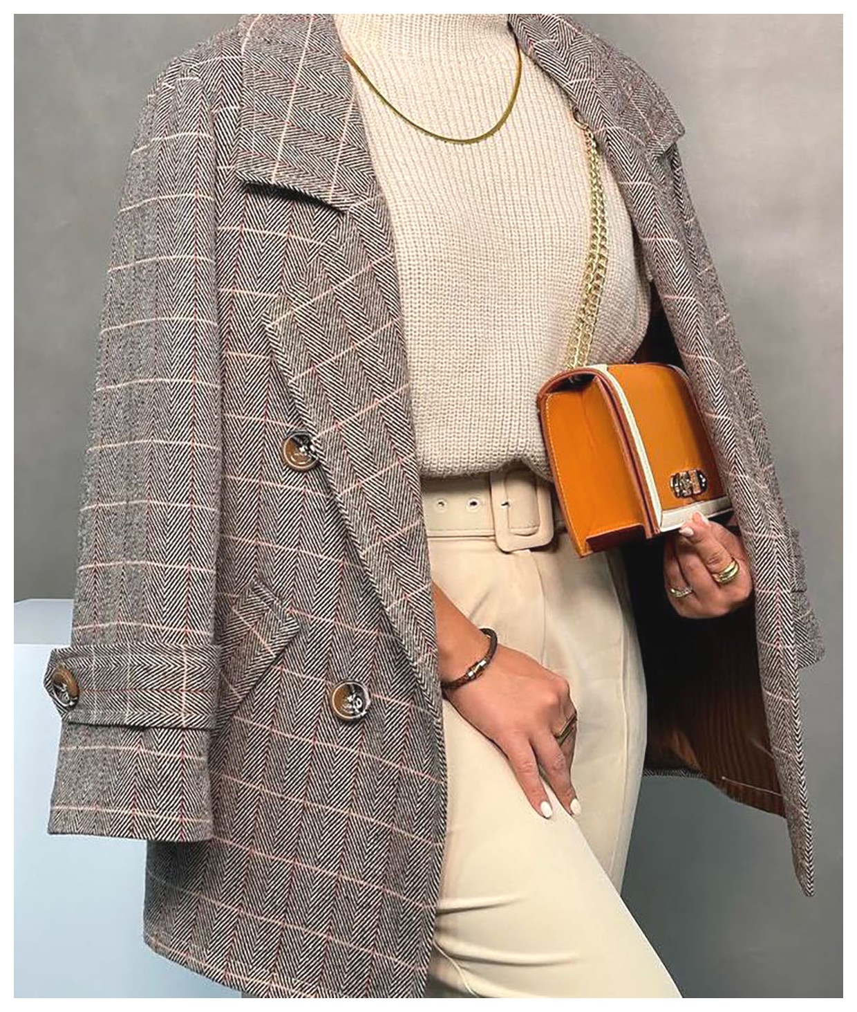 راهنمای انتخاب پالتو کوتاه زنانه: استایل و کاربردها