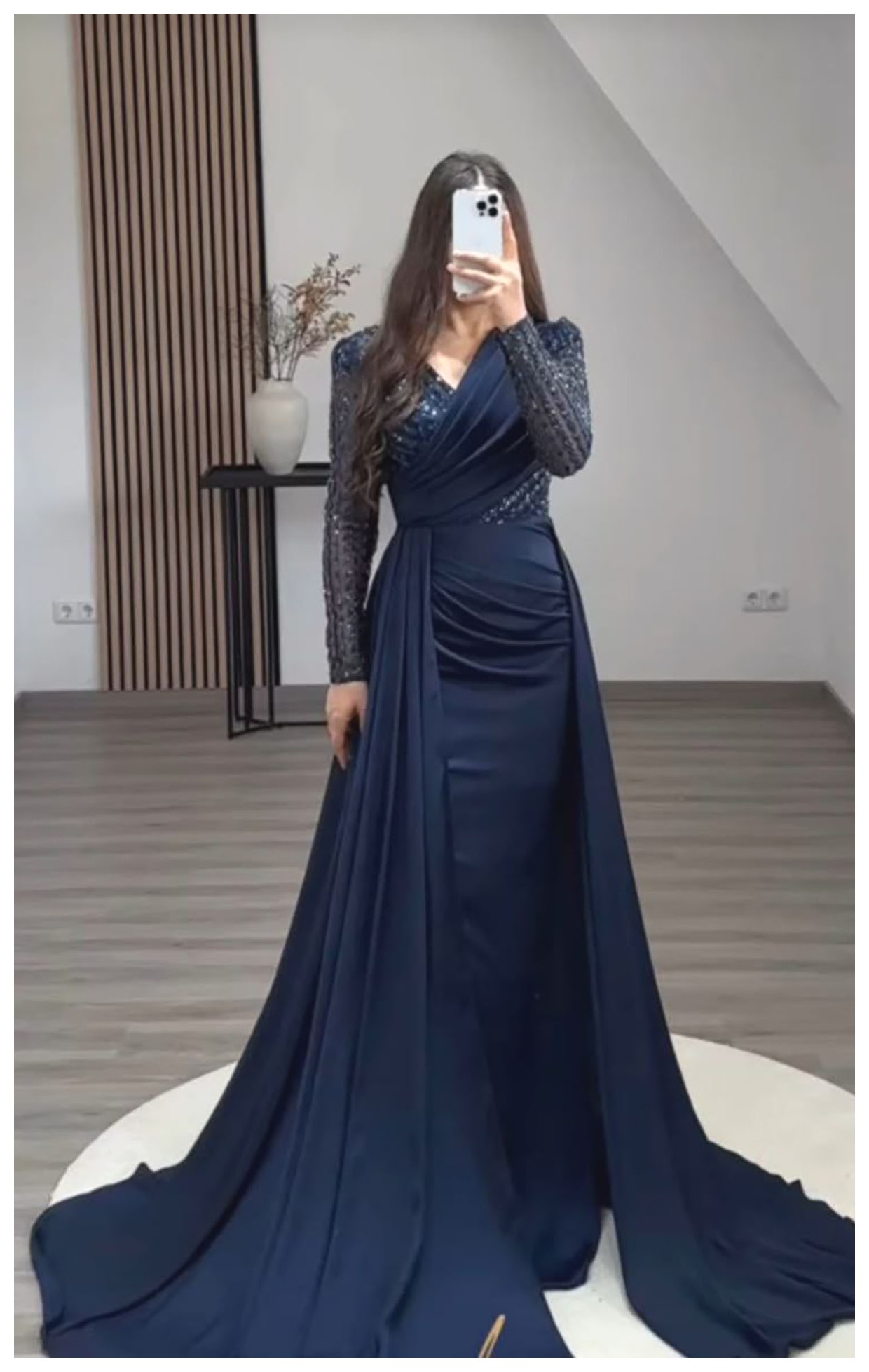 راهنمای انتخاب پیراهن مجلسی پوشیده برای استایل شیک و مدرن