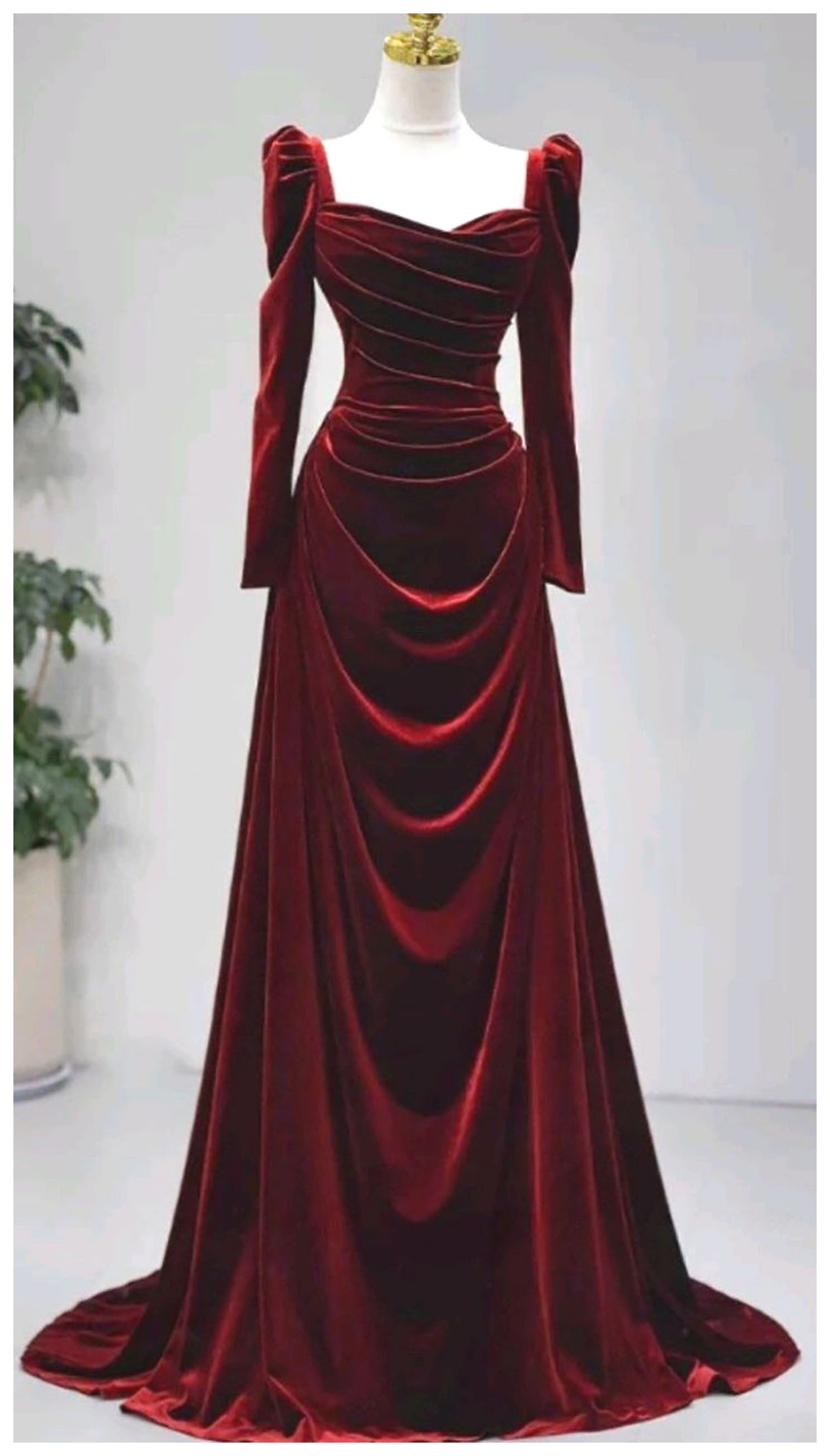 راهنمای انتخاب پیراهن مجلسی پوشیده برای استایل شیک و مدرن