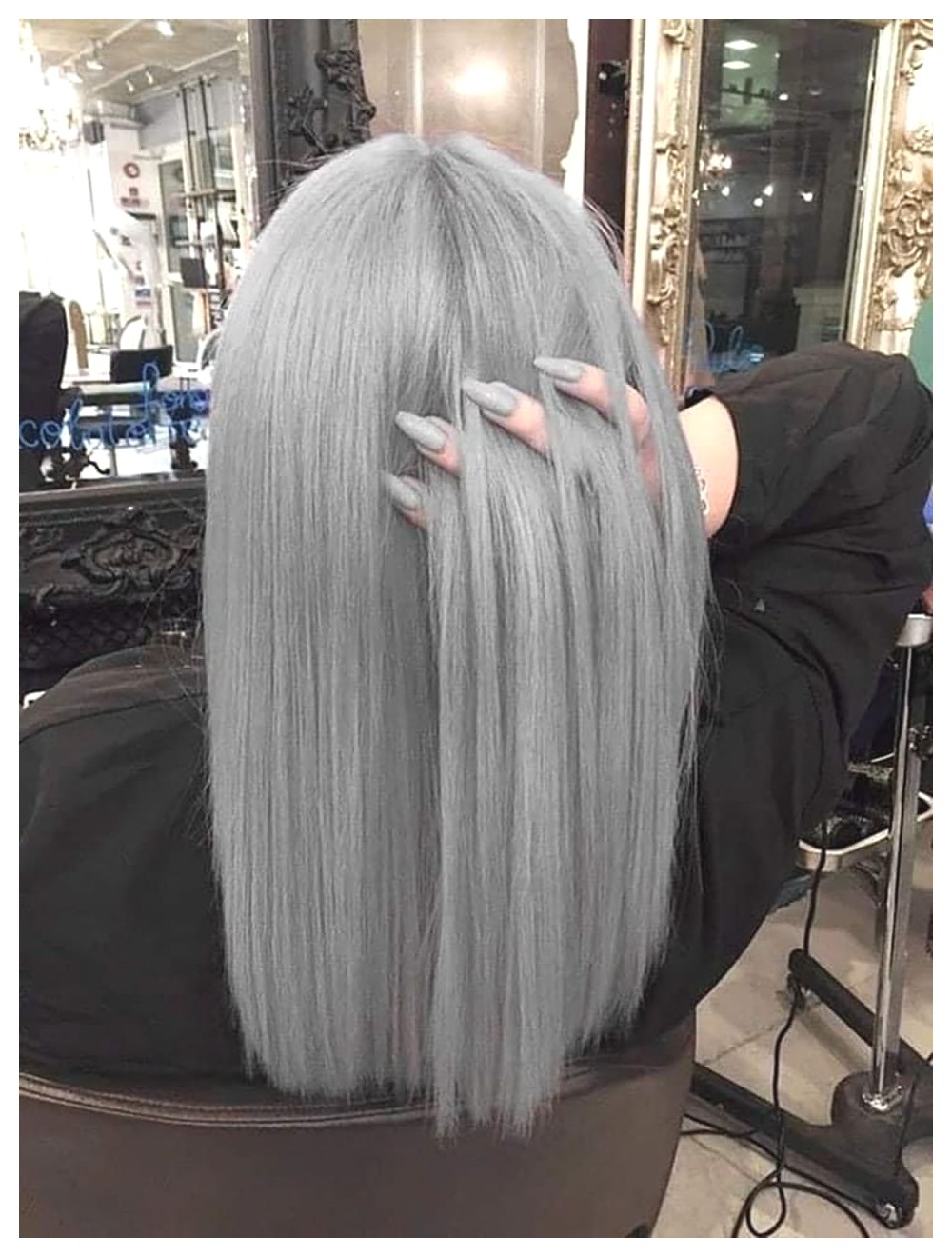 رنگ مو و روحیه: تأثیرات رنگ سفید بر احساسات و رفتار