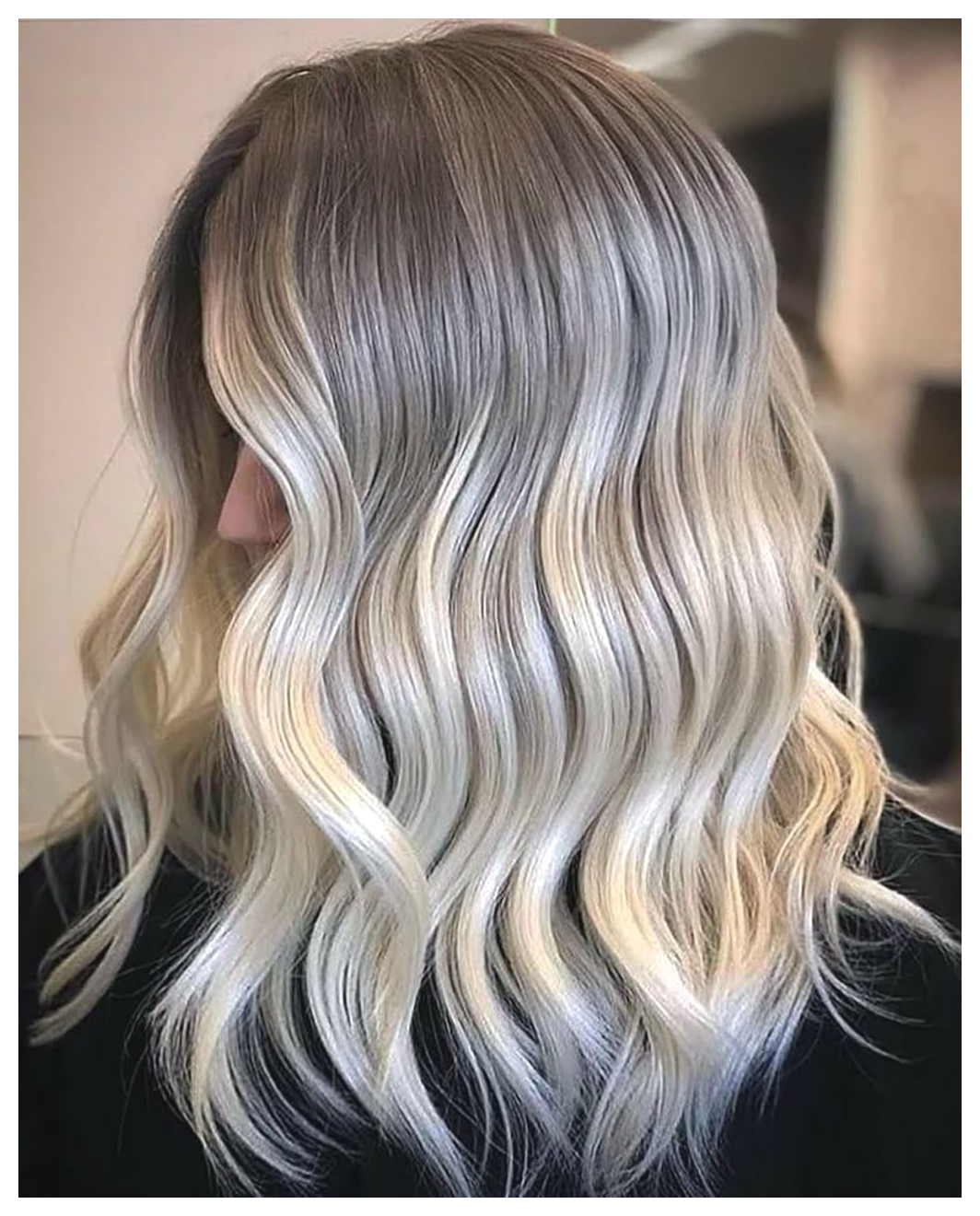 رنگ مو و روحیه: تأثیرات رنگ سفید بر احساسات و رفتار