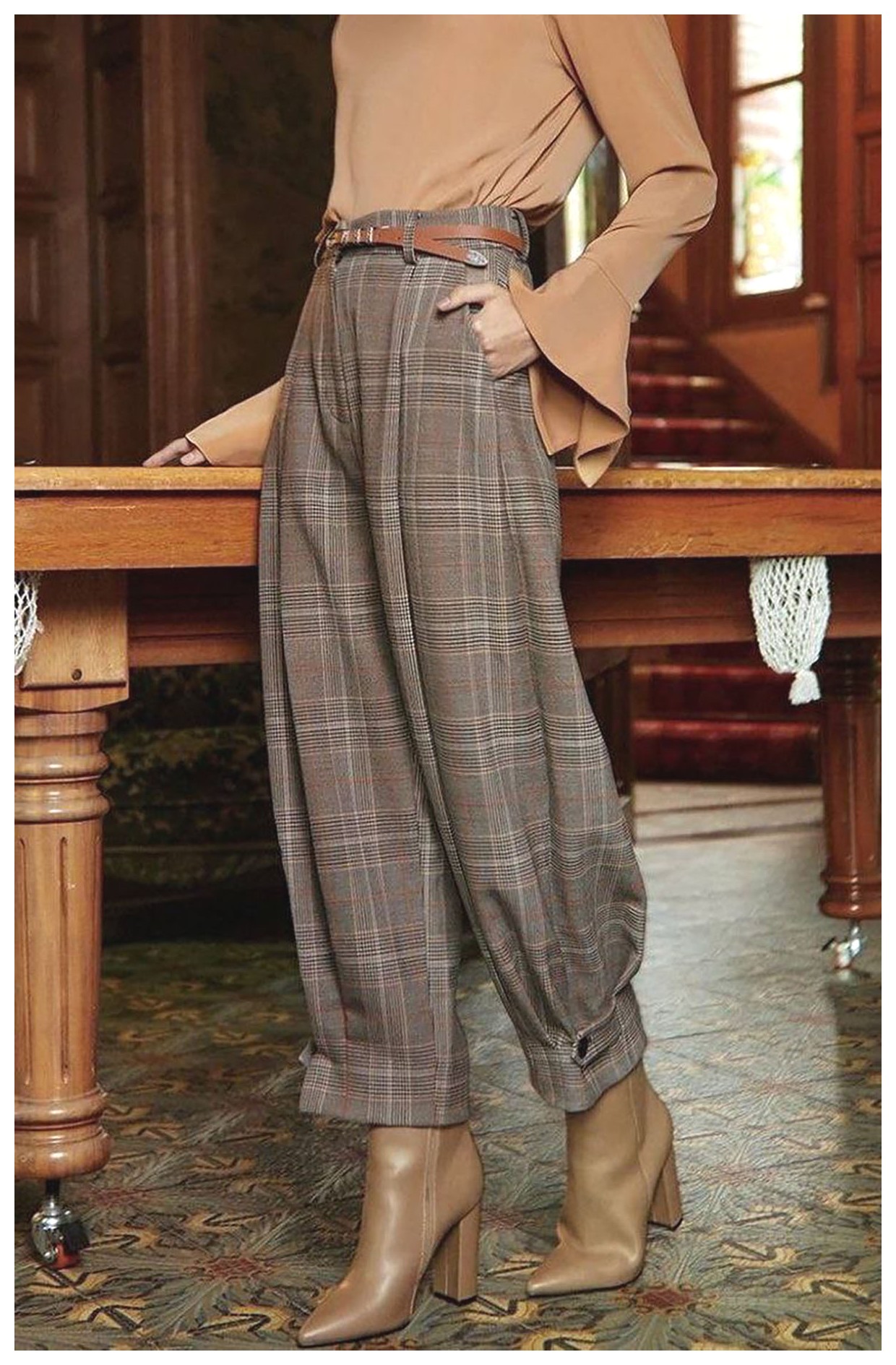 شلوار دخترانه: انتخابی شیک و راحت برای هر موقعیت