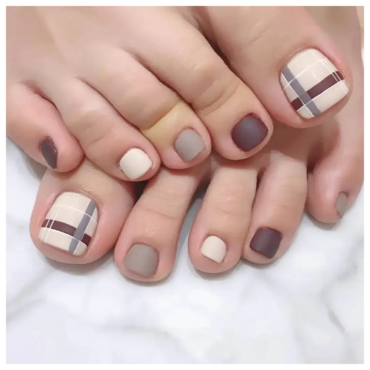 طرح لاک پا: زیباترین مدل‌ها و ایده‌ها برای ناخن‌های شما