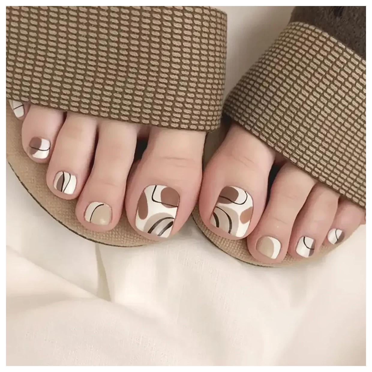 طرح لاک پا: زیباترین مدل‌ها و ایده‌ها برای ناخن‌های شما