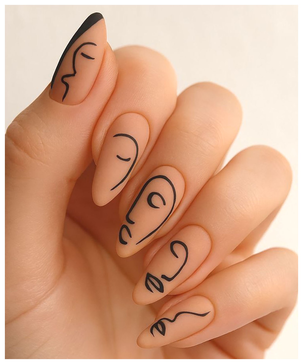 طراحی ناخن: ایده‌های خلاقانه و جذاب برای زیبایی دست‌ها