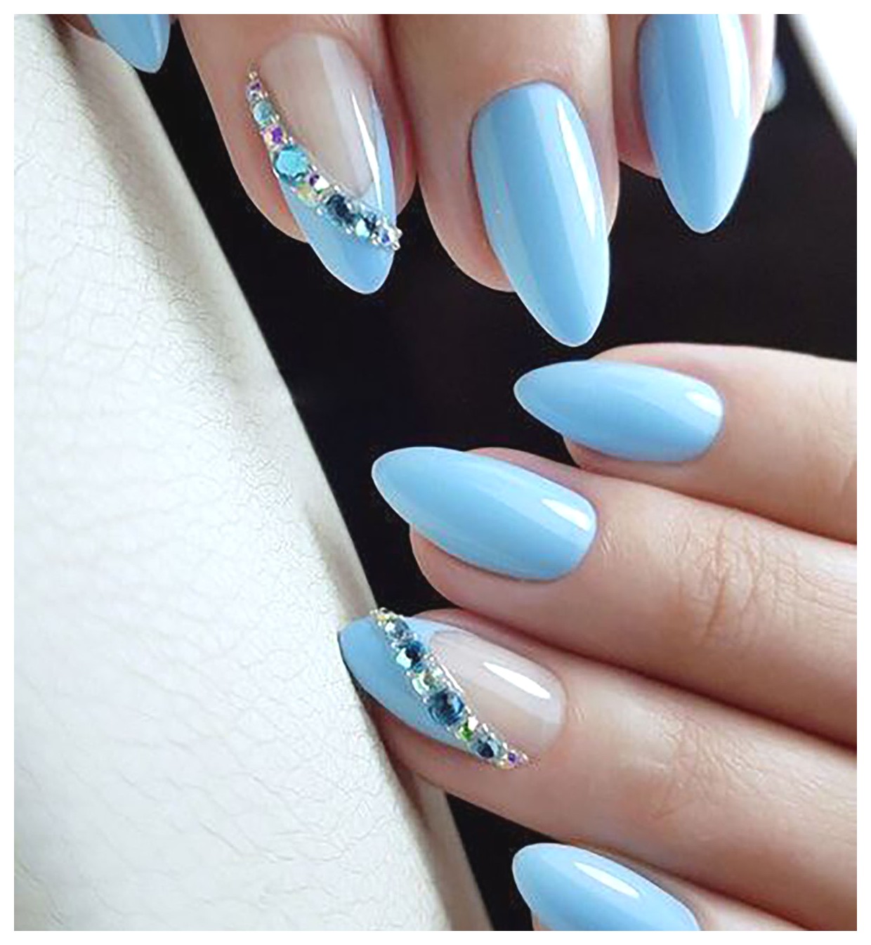 مدل طراحی ناخن آبی: ایدههای زیبا و خلاقانه برای ناخنهای شما