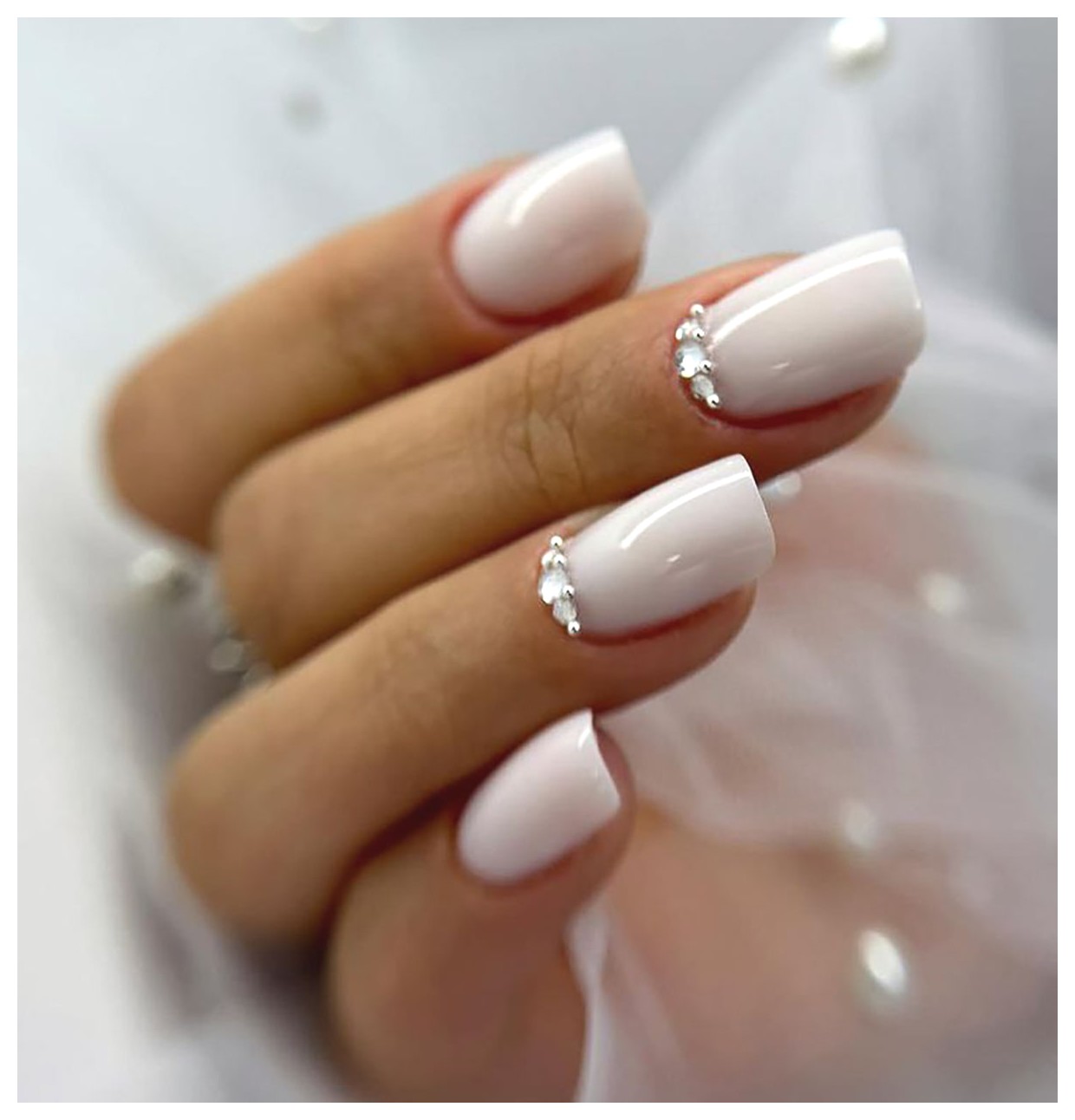 جدیدترین طرح‌های ناخن عروس: ترندهای سال 2025