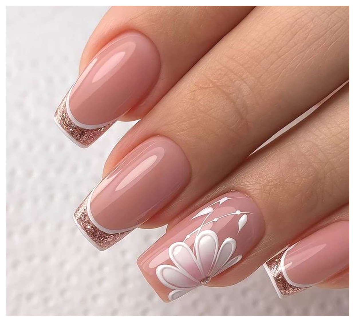 آموزش طراحی ناخن با طرح گل‌های زیبا