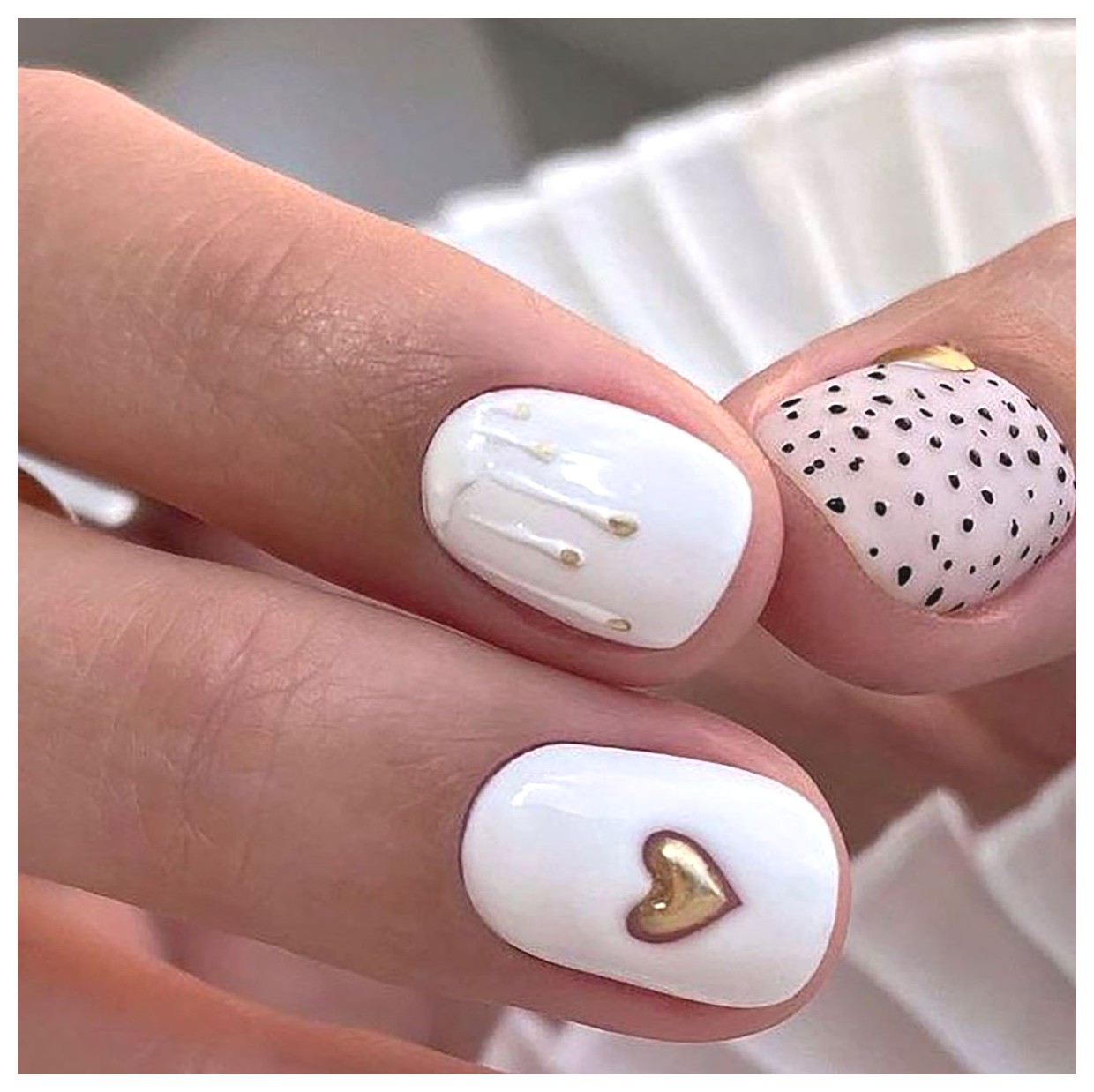 مدلهای جذاب طراحی ناخن سفید برای زیبایی دستها