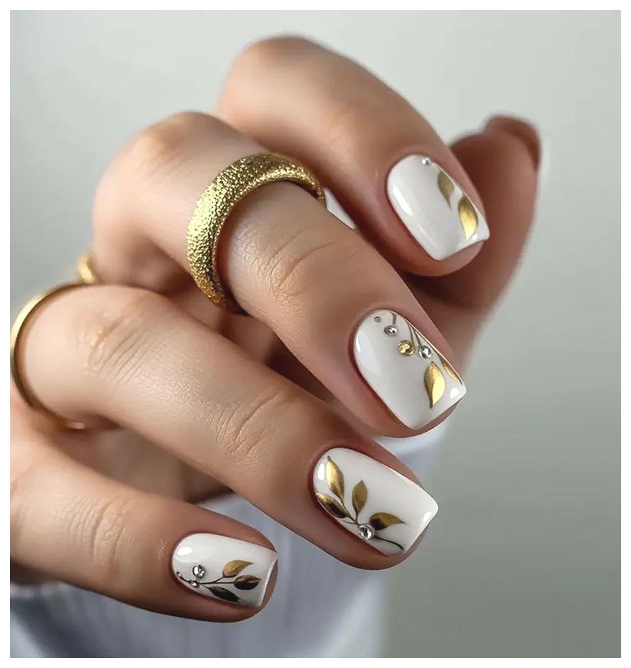 مدلهای جذاب طراحی ناخن سفید برای زیبایی دستها