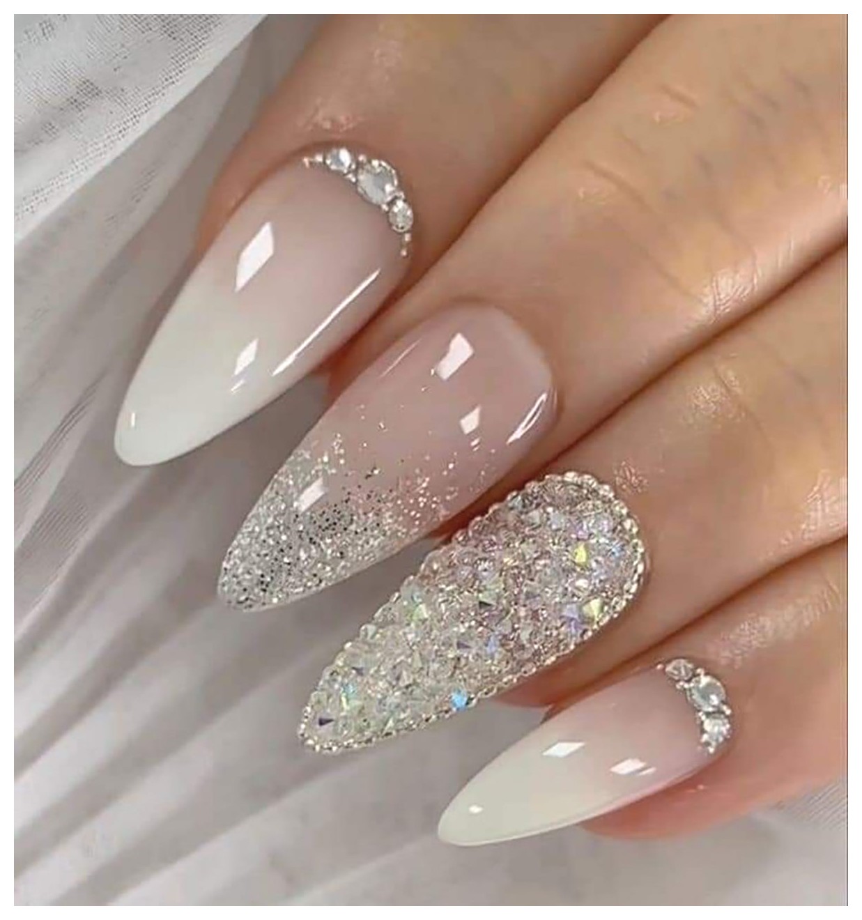 مدلهای جذاب طراحی ناخن سفید برای زیبایی دستها