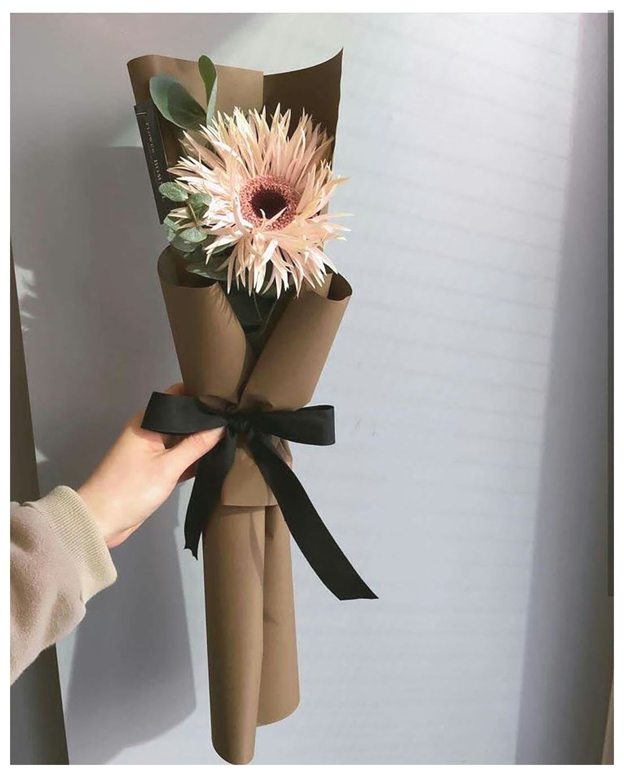 تزیین گل با تک شاخه: راهنمای کامل و ایدههای خلاقانه