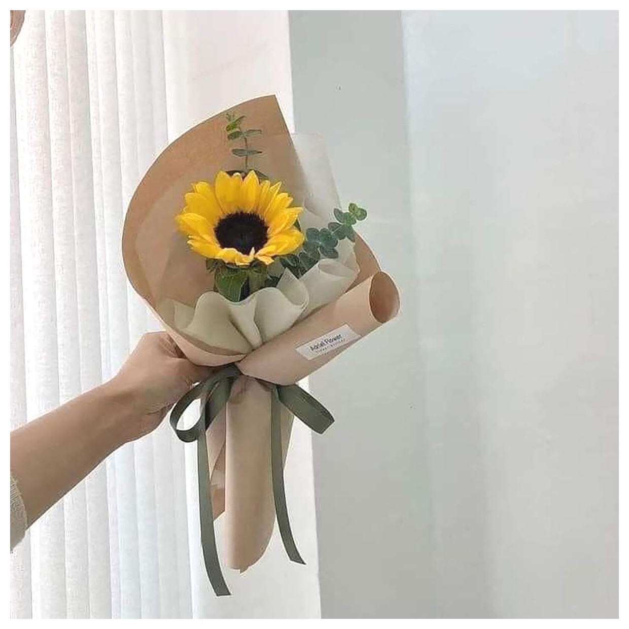 تزیین گل با تک شاخه: راهنمای کامل و ایدههای خلاقانه