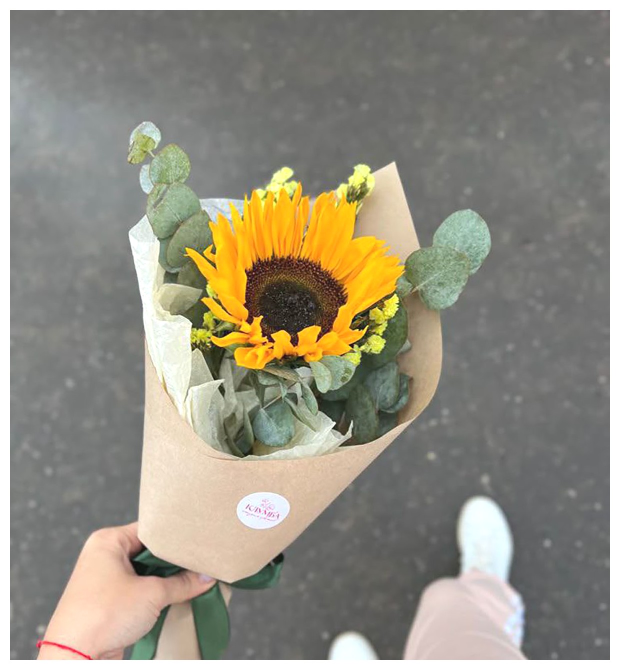 تزیین گل با تک شاخه: راهنمای کامل و ایدههای خلاقانه