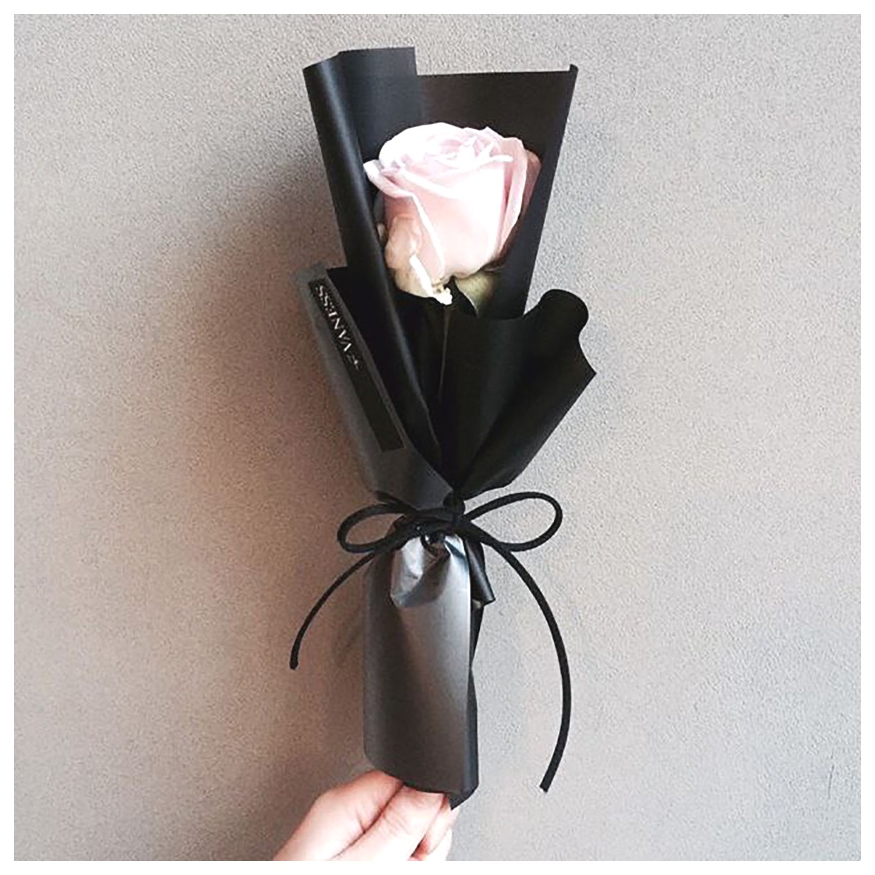 تزیین گل با تک شاخه: راهنمای کامل و ایدههای خلاقانه