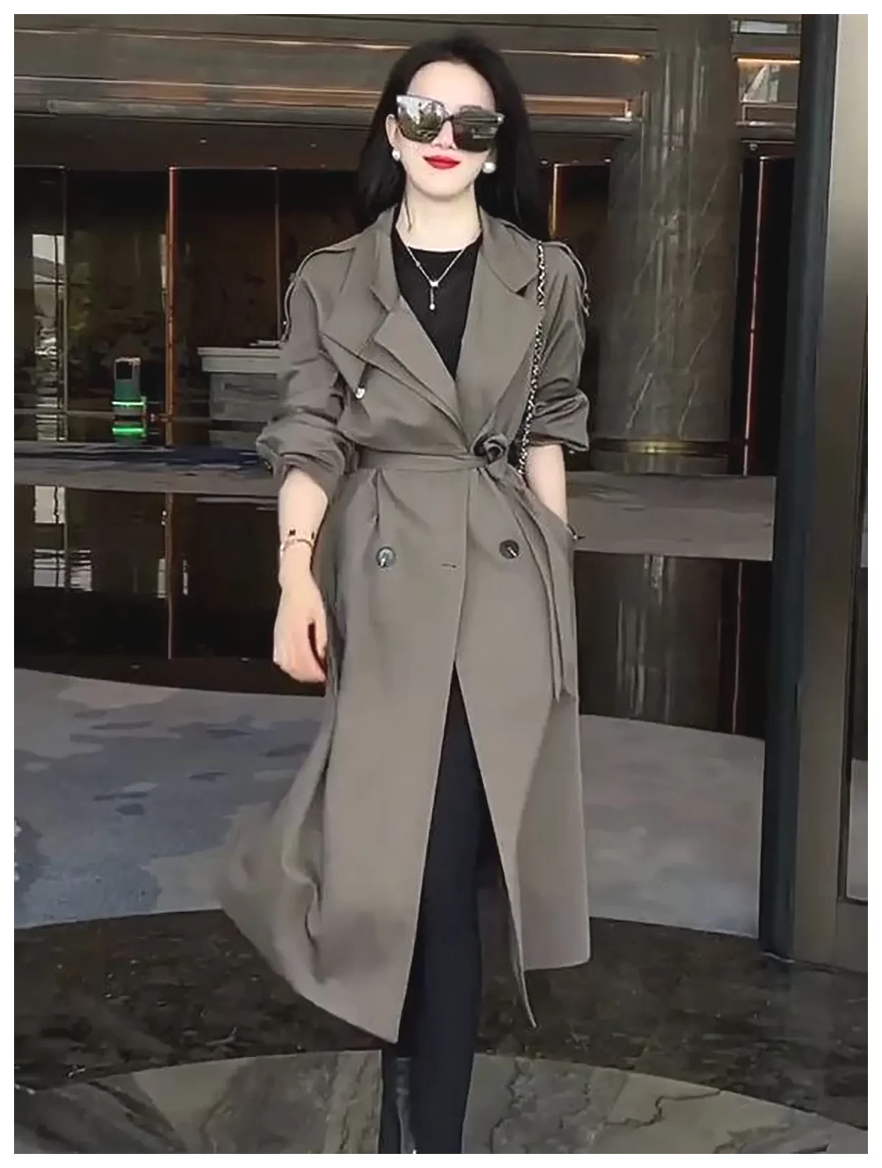 بارونی شیک: راهنمایی برای انتخاب لباس‌های بارانی مدرن