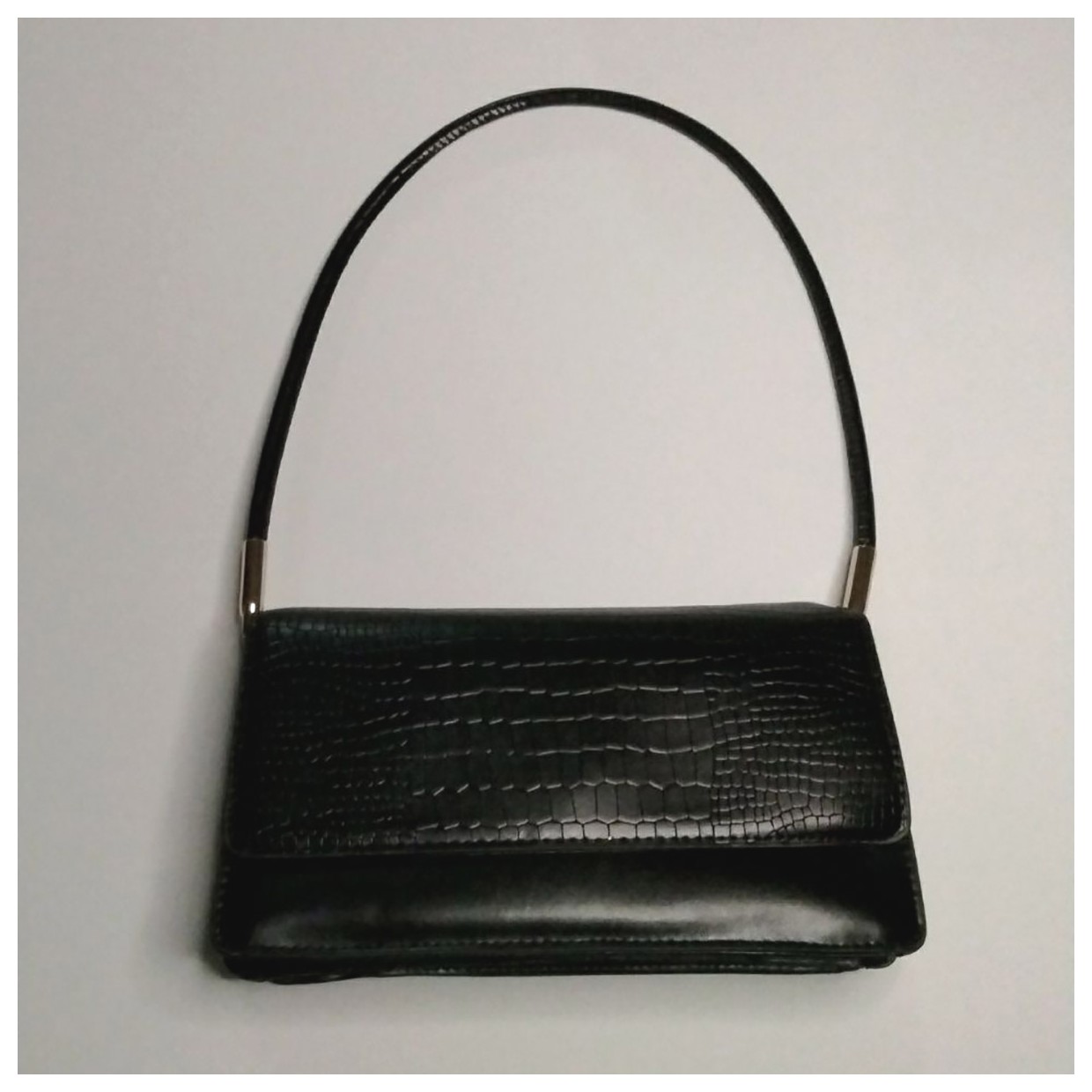 کیف شب مشکی: انتخابی شیک و جذاب برای مهمانی‌ها