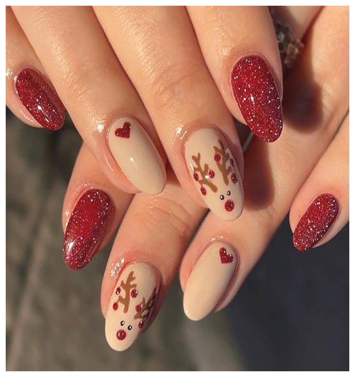 طراحی ناخن کریسمس: ایدههای زیبا و خلاقانه برای جشنهای سال نو