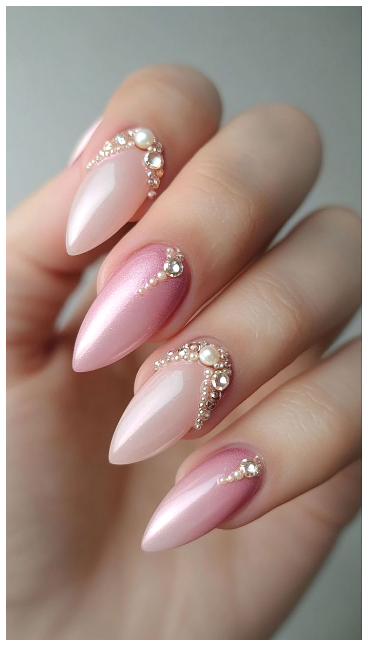 دیزاین ناخن صورتی: ایدههای زیبا برای طراحی ناخنهای شما