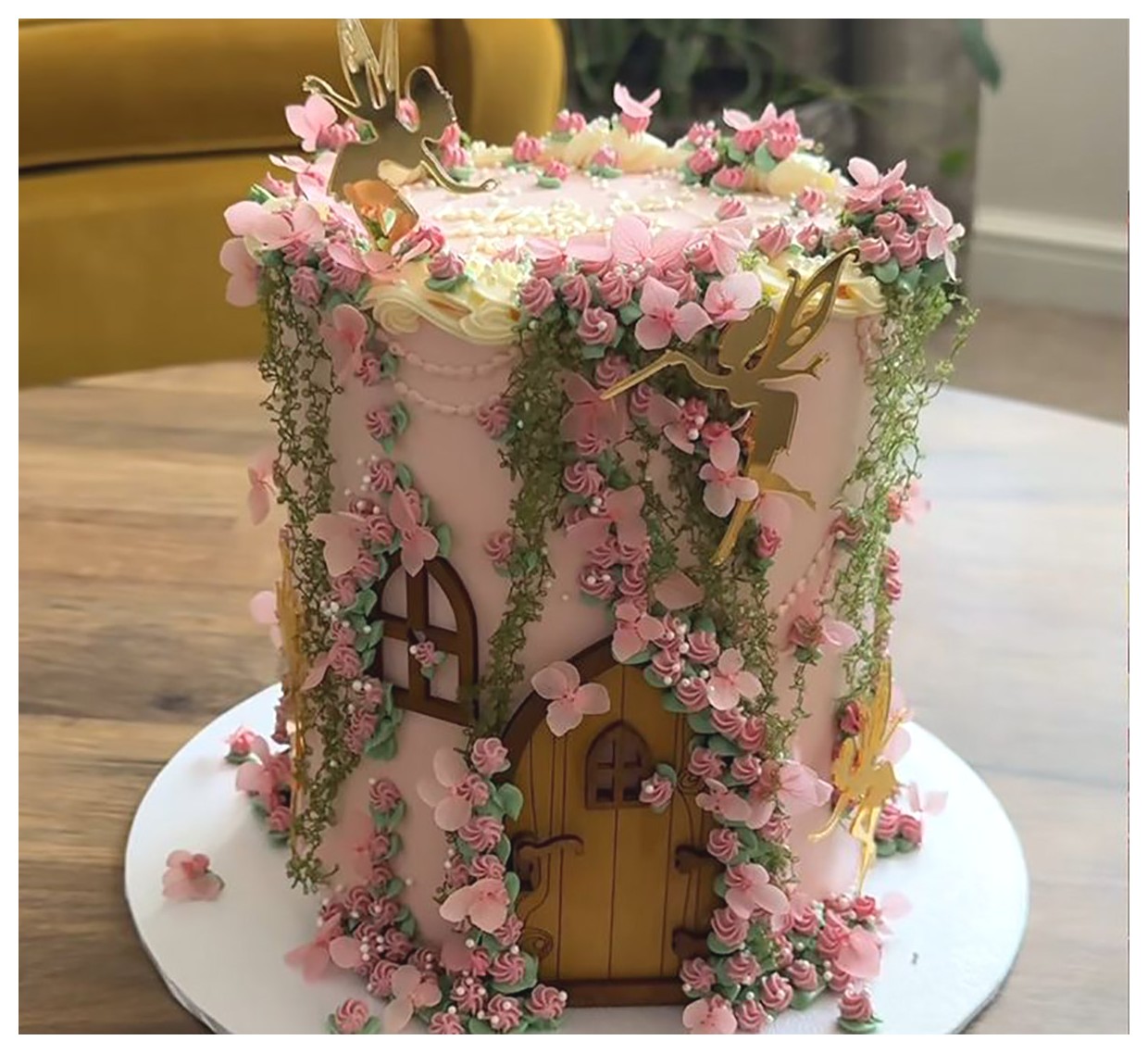 کیک تولد فانتزی: ایدههایی شگفتانگیز برای جشن تولد شما