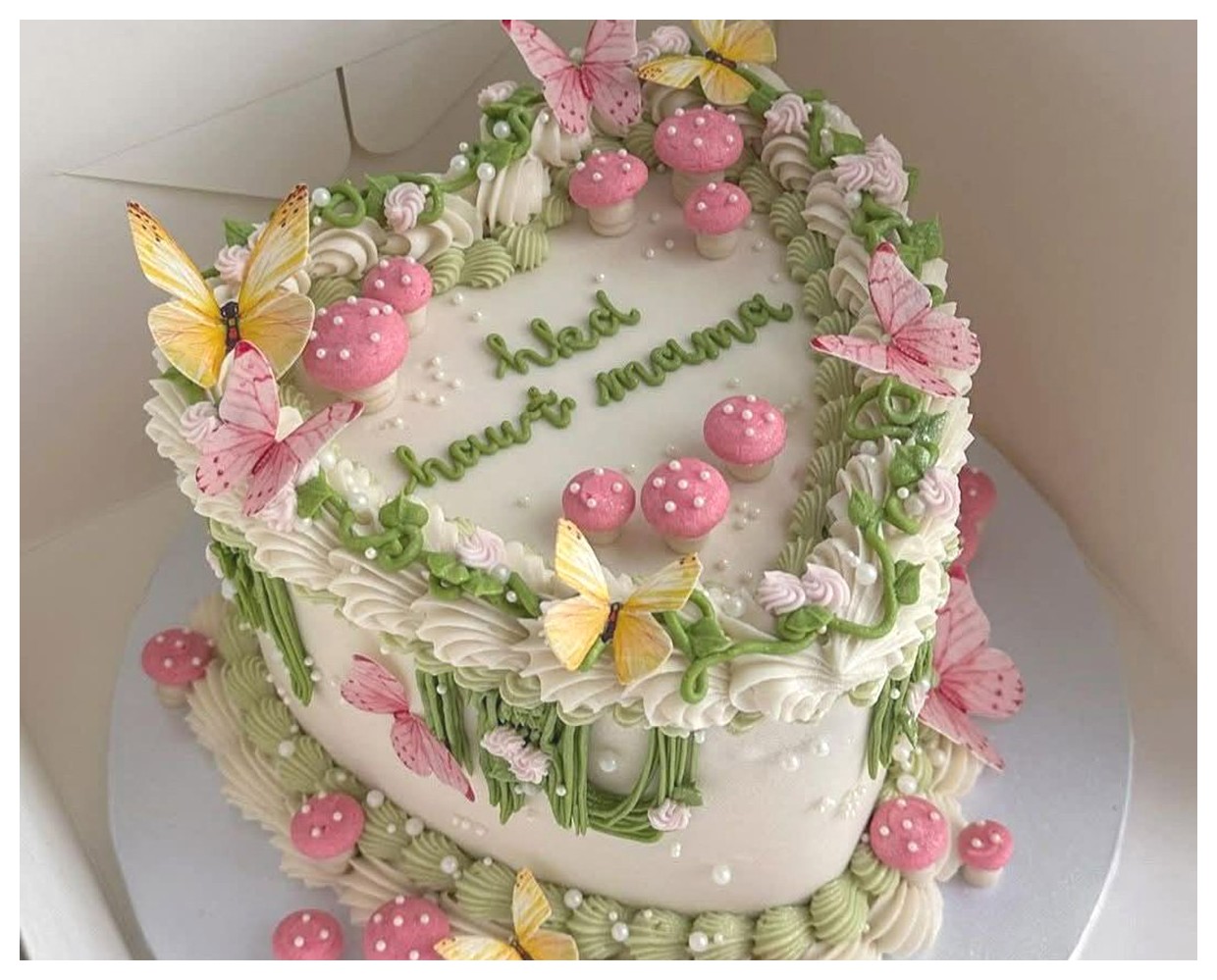 کیک تولد فانتزی: ایدههایی شگفتانگیز برای جشن تولد شما