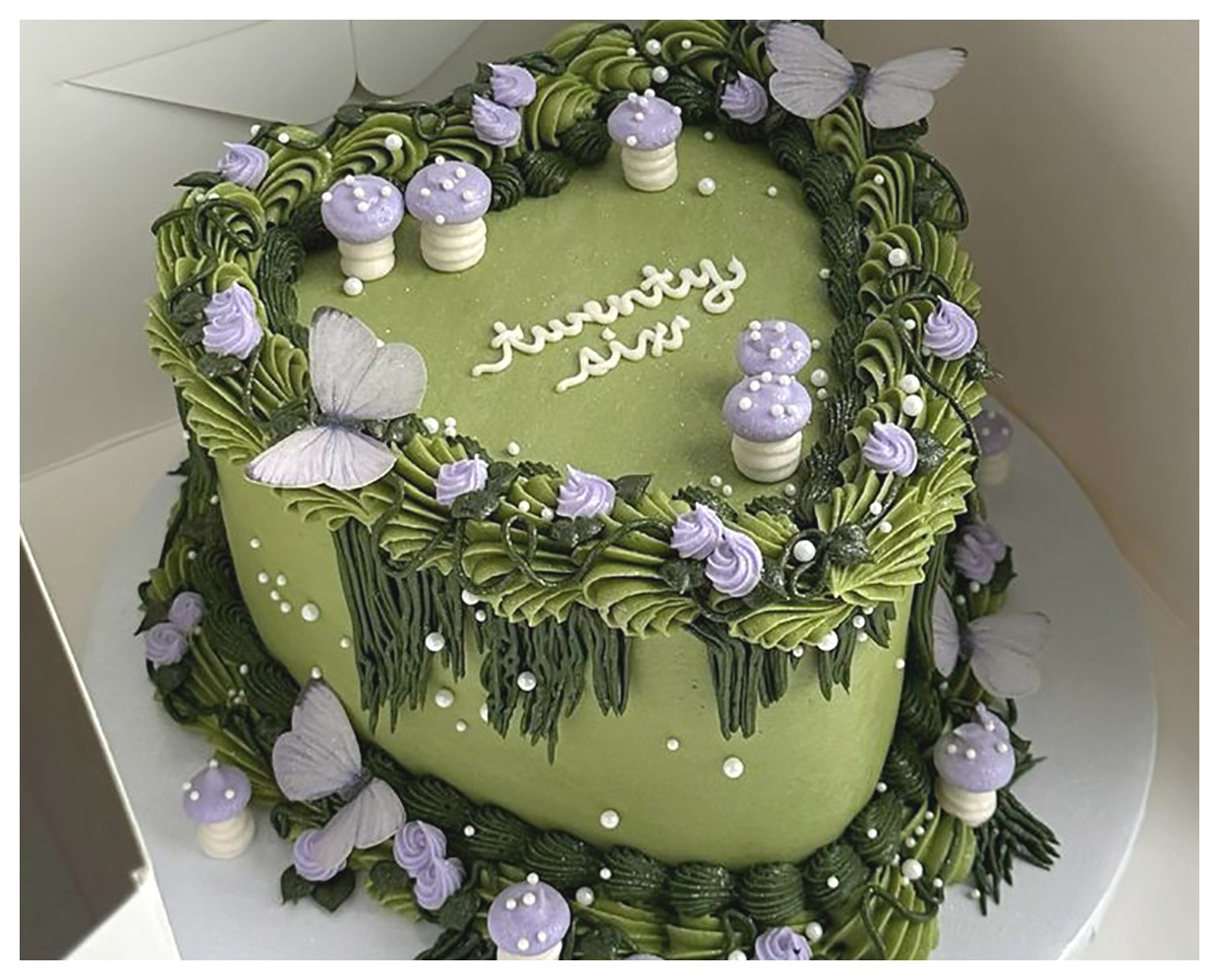 کیک تولد فانتزی: ایدههایی شگفتانگیز برای جشن تولد شما