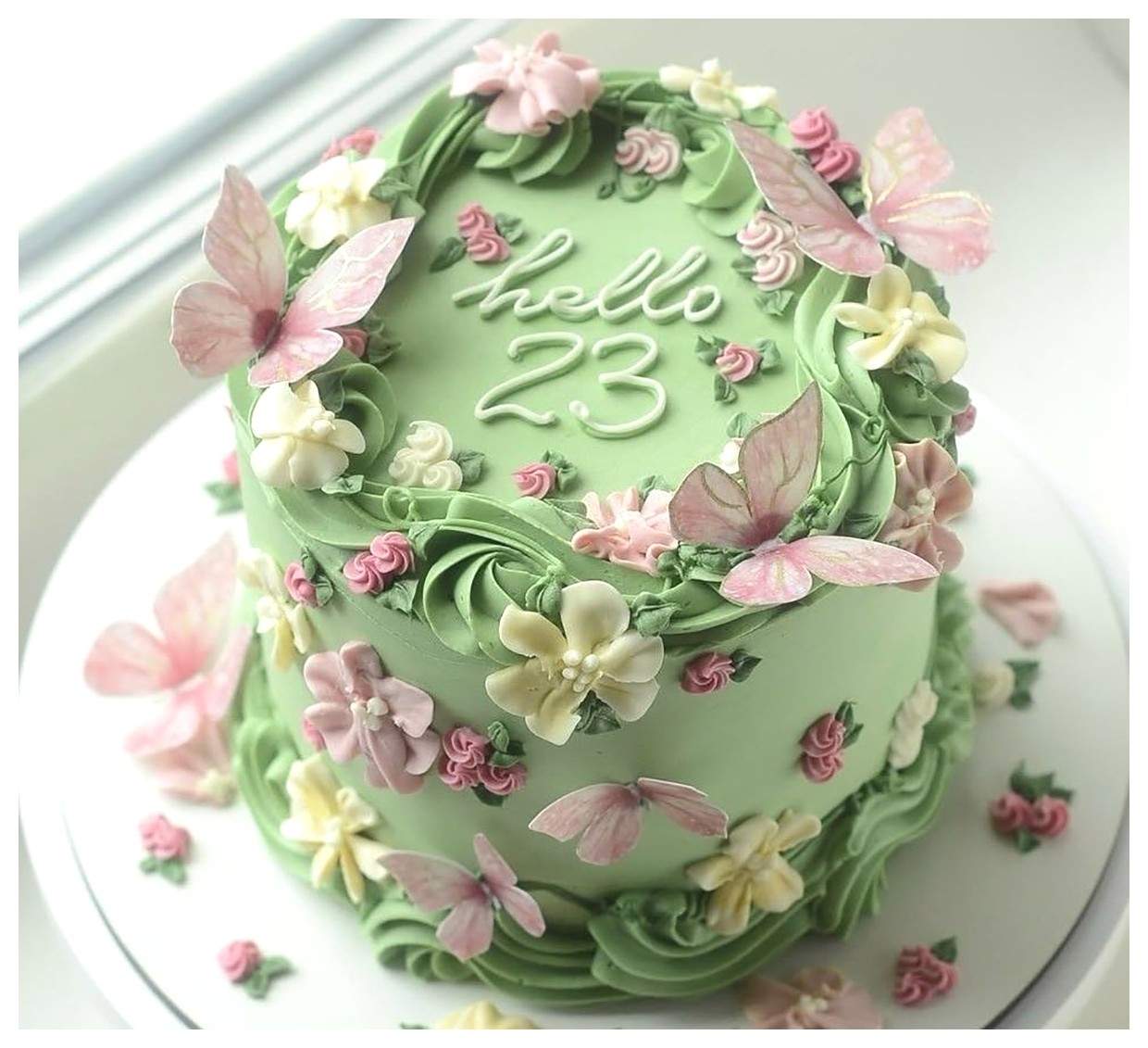 کیک تولد فانتزی: ایدههایی شگفتانگیز برای جشن تولد شما