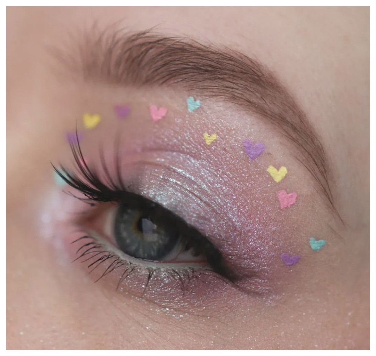 راهنمای کامل استفاده از سایه چشم فانتزی