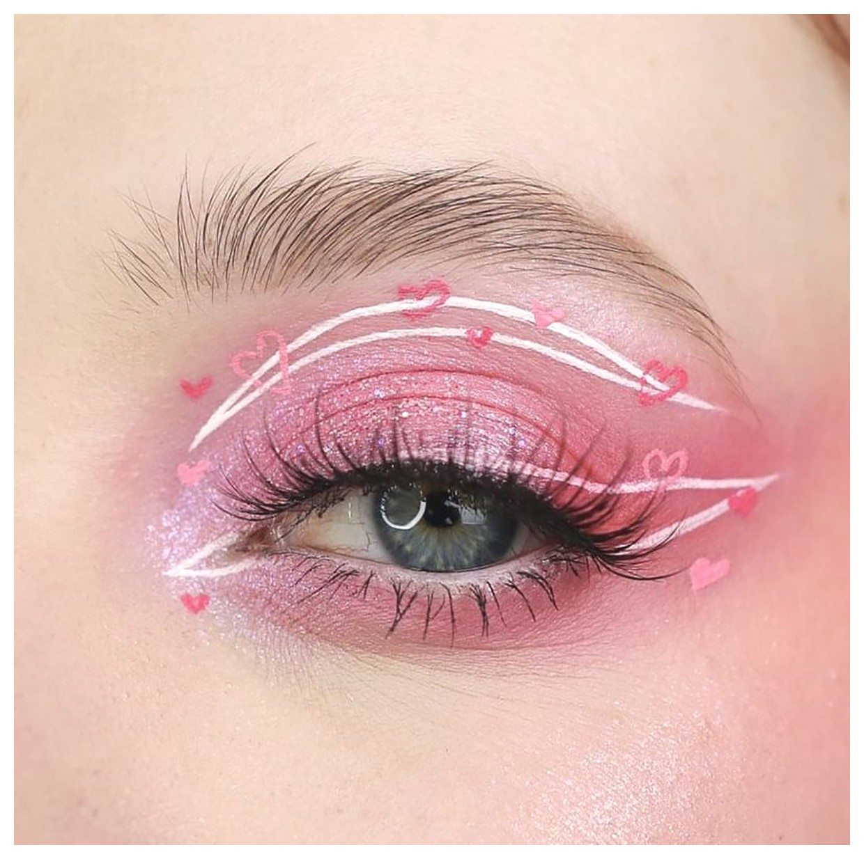 راهنمای کامل استفاده از سایه چشم فانتزی