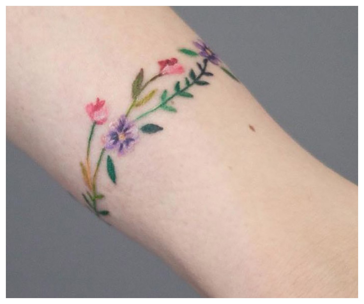 طراحی تاتو گلدار: زیبایی و خلاقیت در هنر بدن