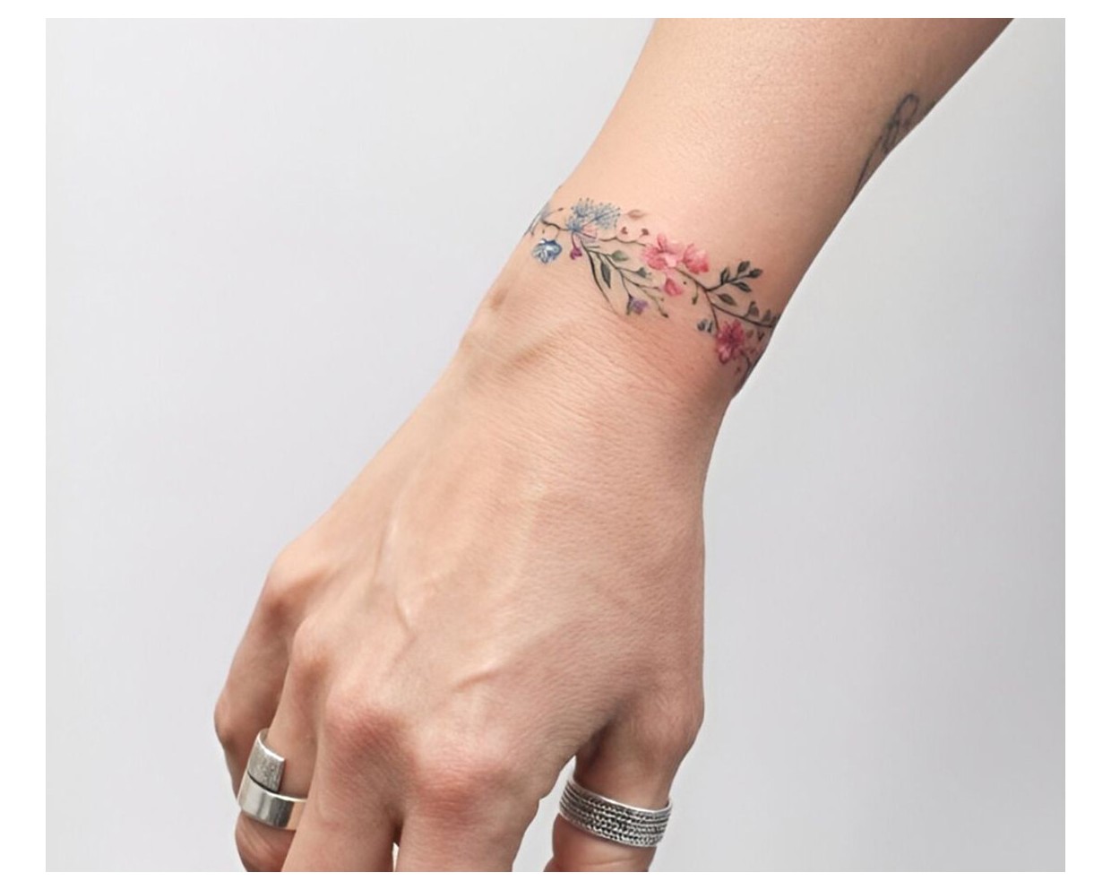 طراحی تاتو گلدار: زیبایی و خلاقیت در هنر بدن