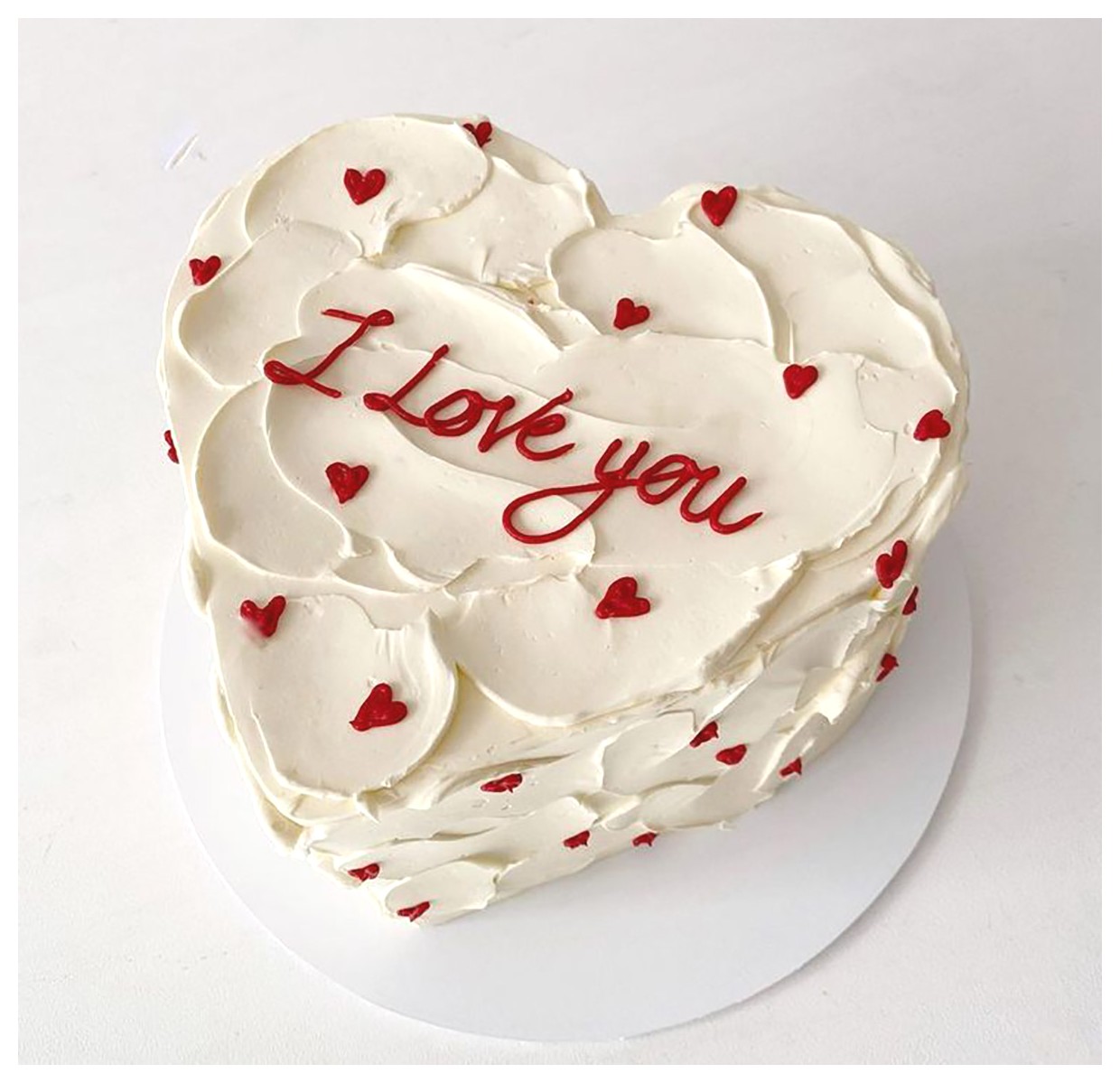 طرز تهیه کیک تولد قلبی: یک شیرینی خاص برای جشن‌ها