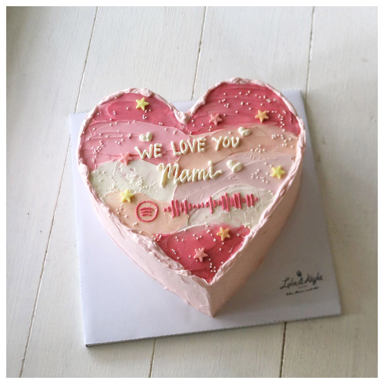 طرز تهیه کیک تولد قلبی: یک شیرینی خاص برای جشن‌ها