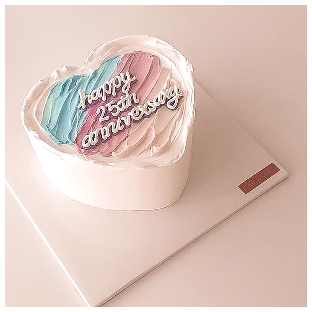 طرز تهیه کیک تولد قلبی: یک شیرینی خاص برای جشن‌ها