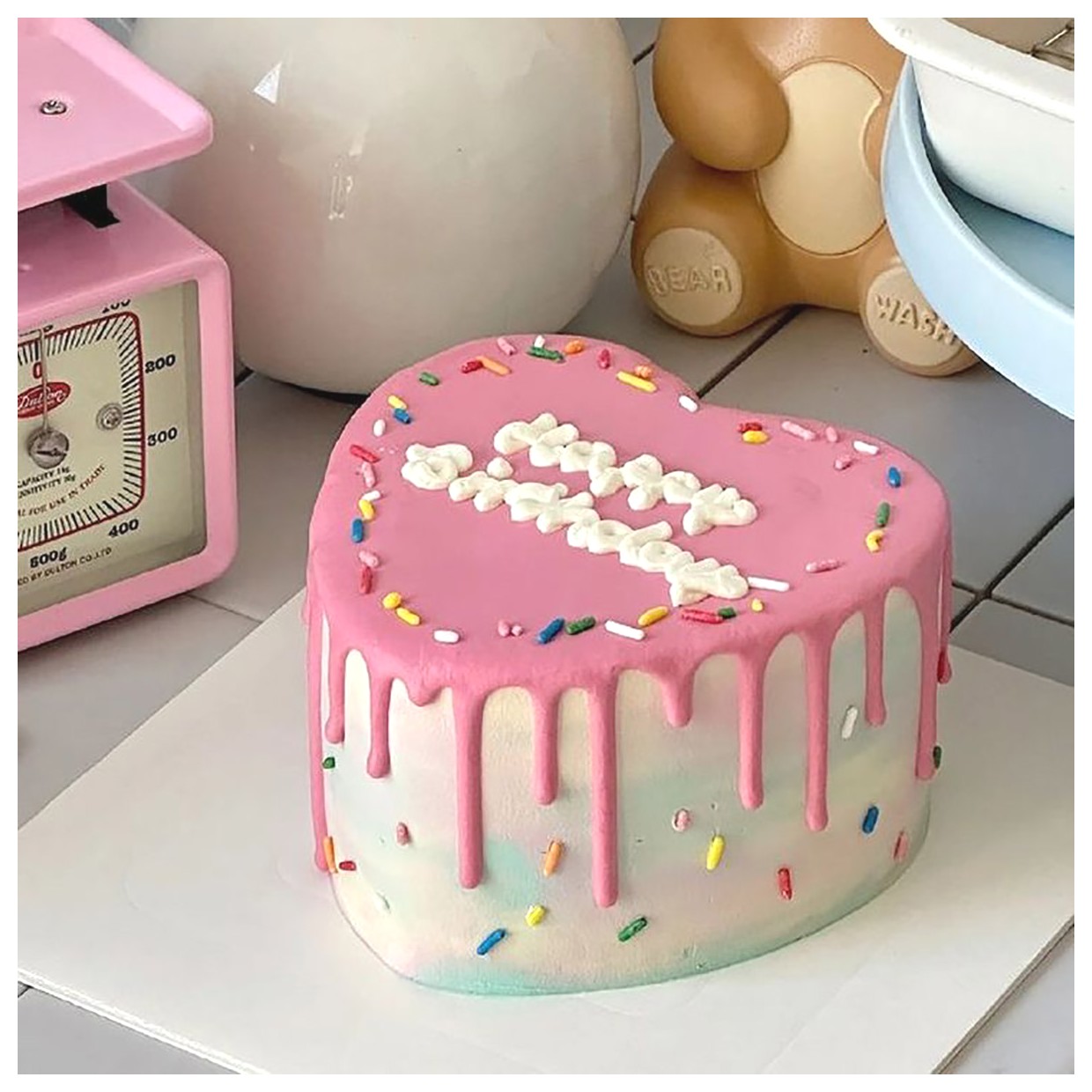 طرز تهیه کیک تولد قلبی: یک شیرینی خاص برای جشن‌ها