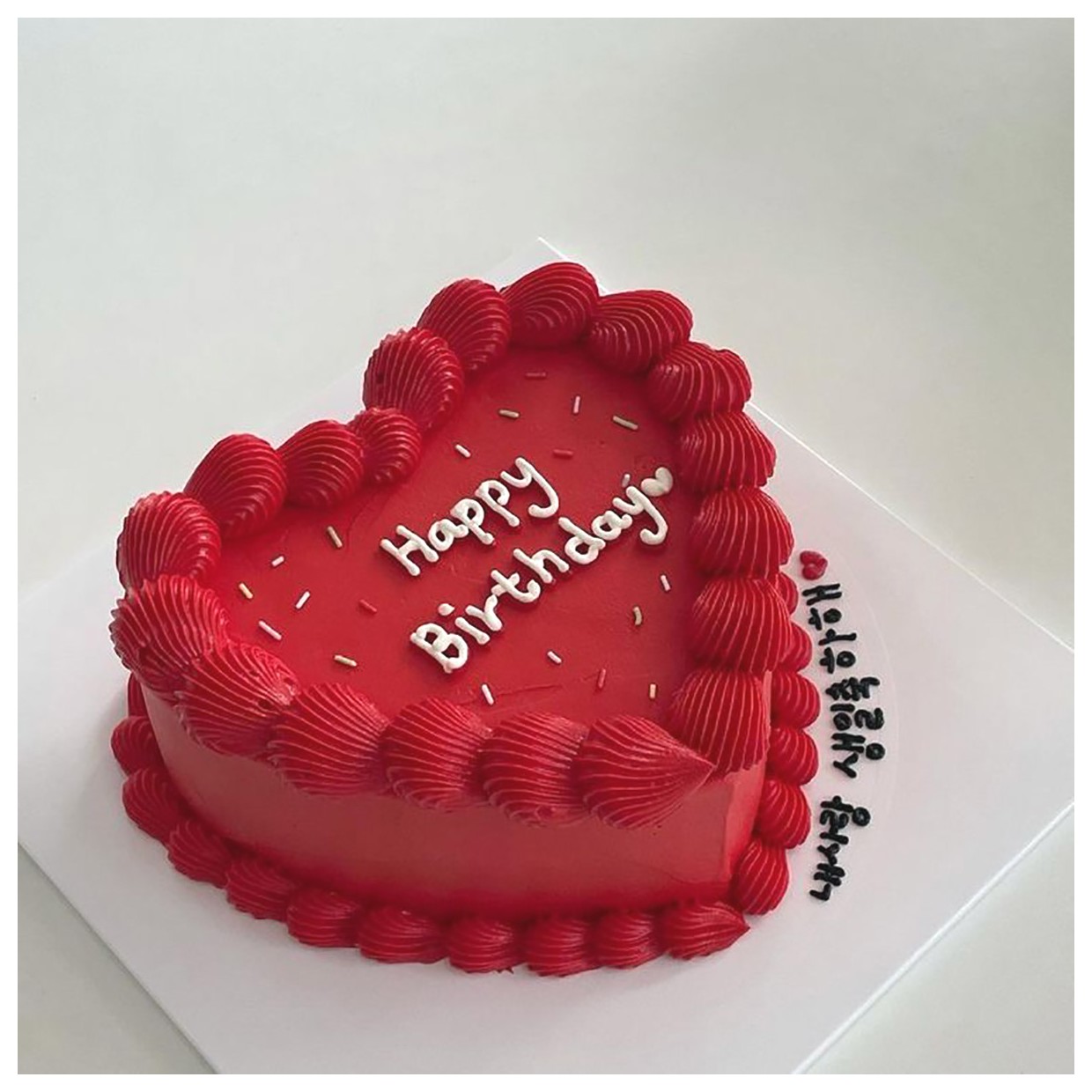 طرز تهیه کیک تولد قلبی: یک شیرینی خاص برای جشن‌ها