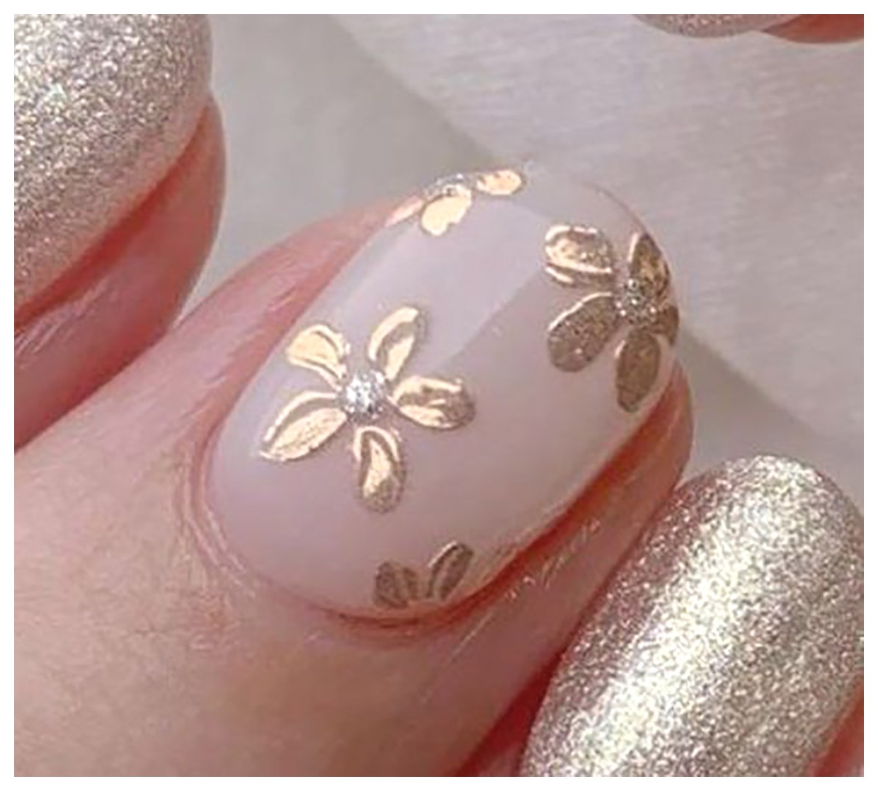 طراحی ناخن شیمری: زیبایی و جذابیت در دستان شما