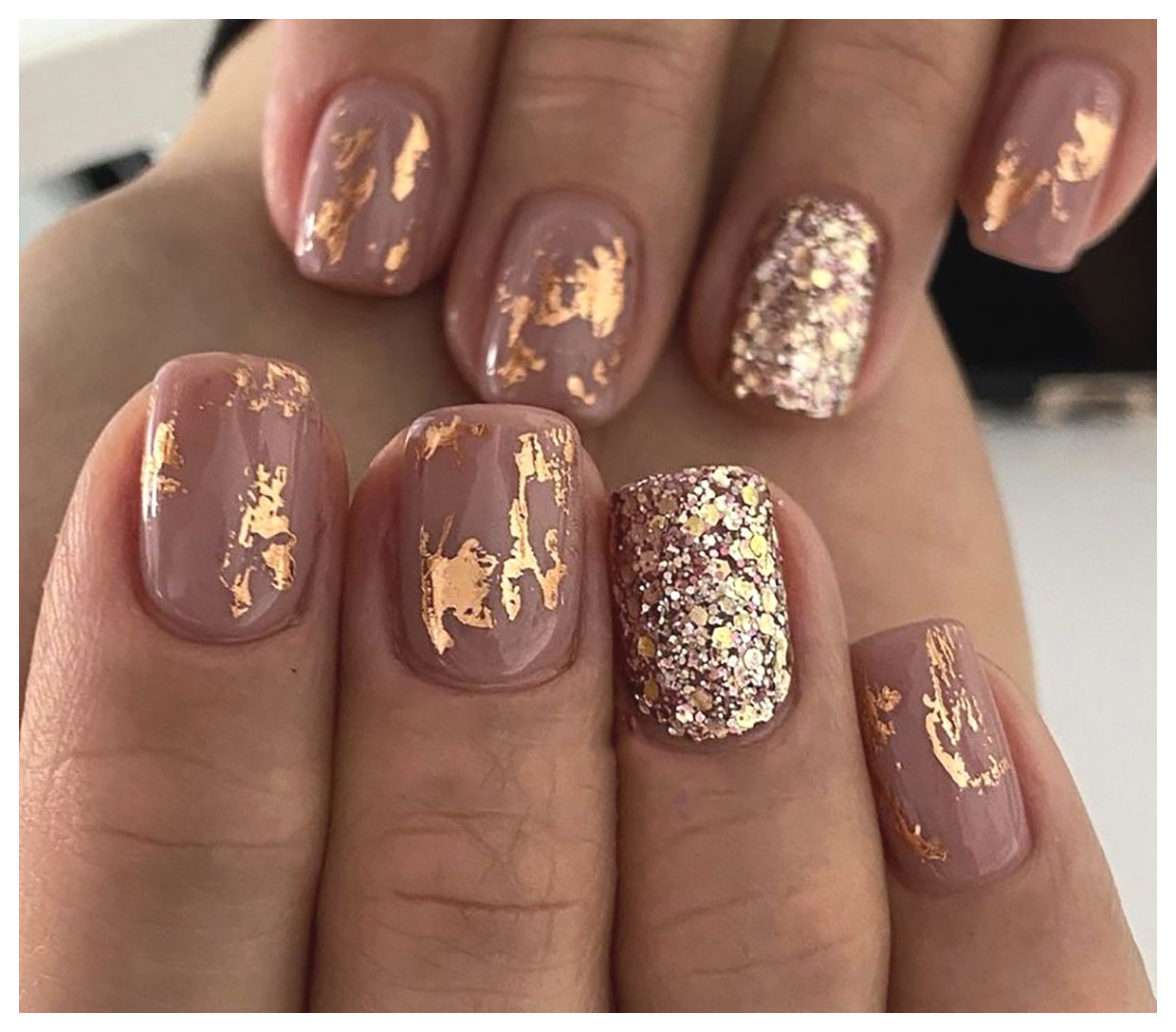 طراحی ناخن شیمری: زیبایی و جذابیت در دستان شما