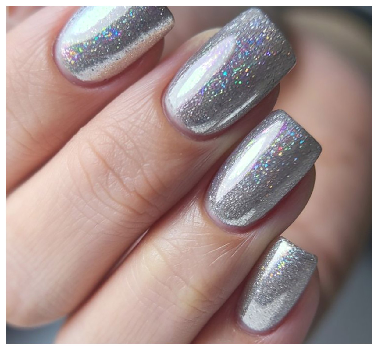 طراحی ناخن شیمری: زیبایی و جذابیت در دستان شما