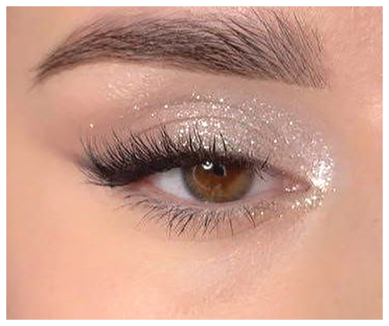 آرایش چشم ساده و جذاب: راهنمایی برای زیبایی بیشتر