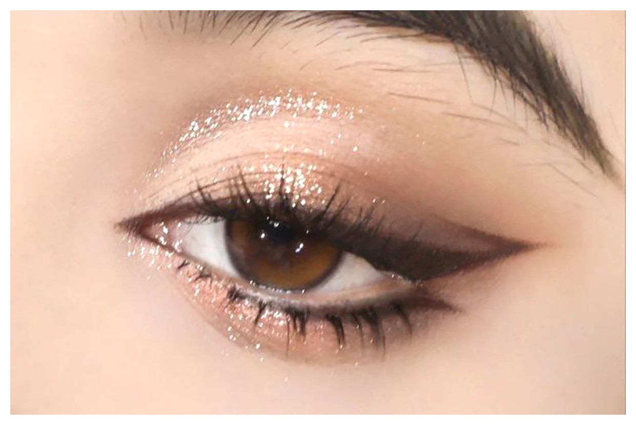 آرایش چشم ساده و جذاب: راهنمایی برای زیبایی بیشتر