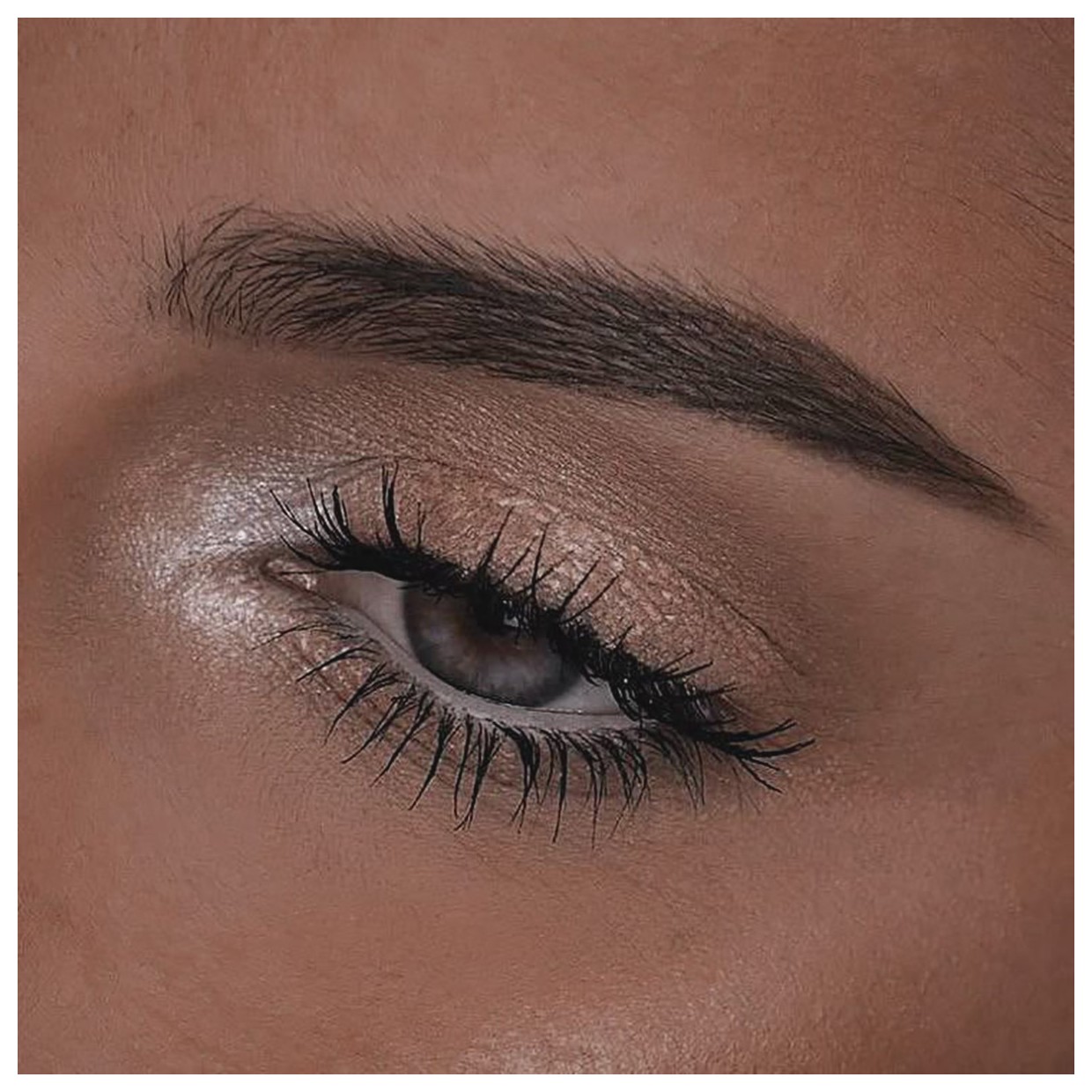 آرایش چشم ساده و جذاب: راهنمایی برای زیبایی بیشتر