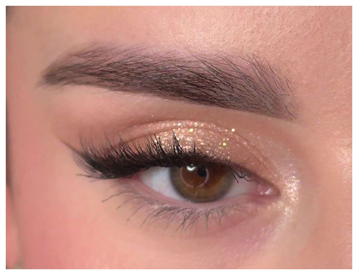 آرایش چشم ساده و جذاب: راهنمایی برای زیبایی بیشتر